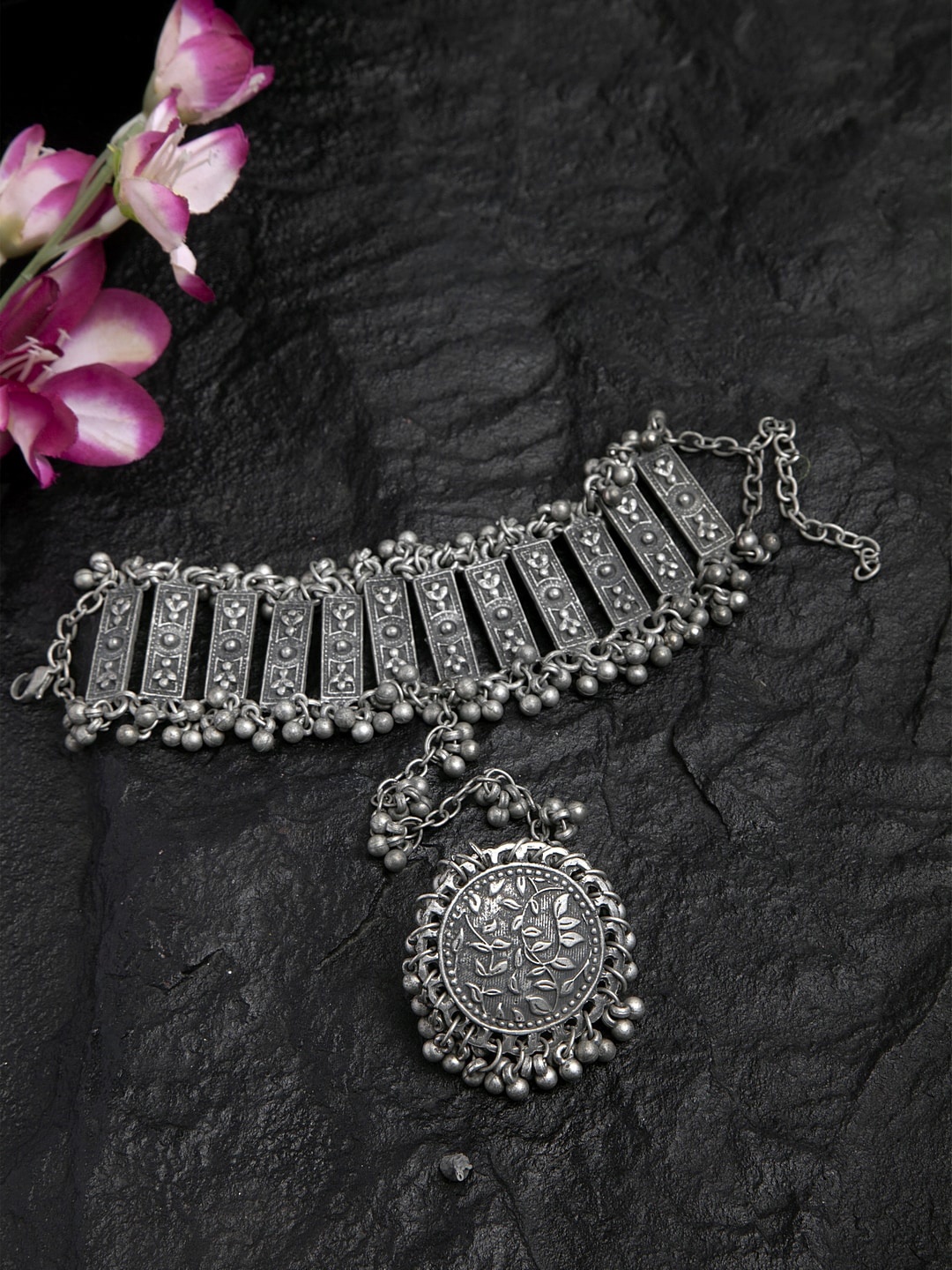 Moedbuille Floral Design Filigree Work Oxidised Silver Plated Handcrafted Tribal Ring and Bracelet
Moedbuille Floral Design Filigree Work Oxidised Silver Plated Handcrafted Tribal Ring and Bracelet