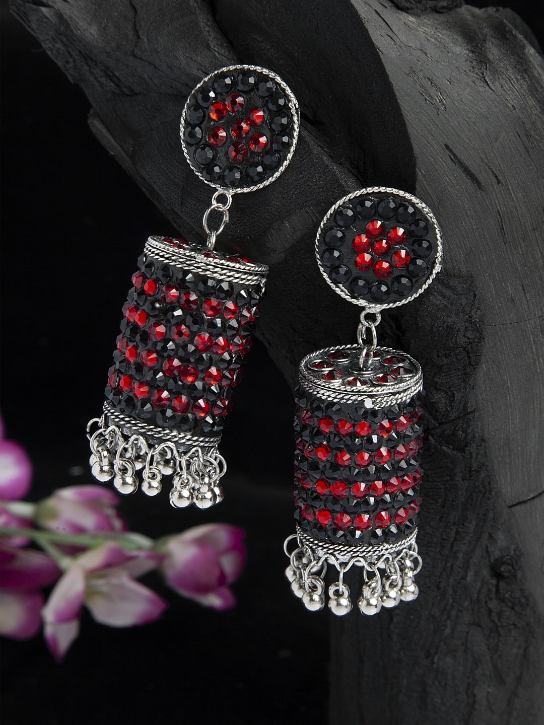 Moedbuille Red & Black Stones Afghan Tribal Design Handcrafted Oxidised Silver Plated Jhumkas
Moedbuille Red & Black Stones Afghan Tribal Design Handcrafted Oxidised Silver Plated Jhumkas