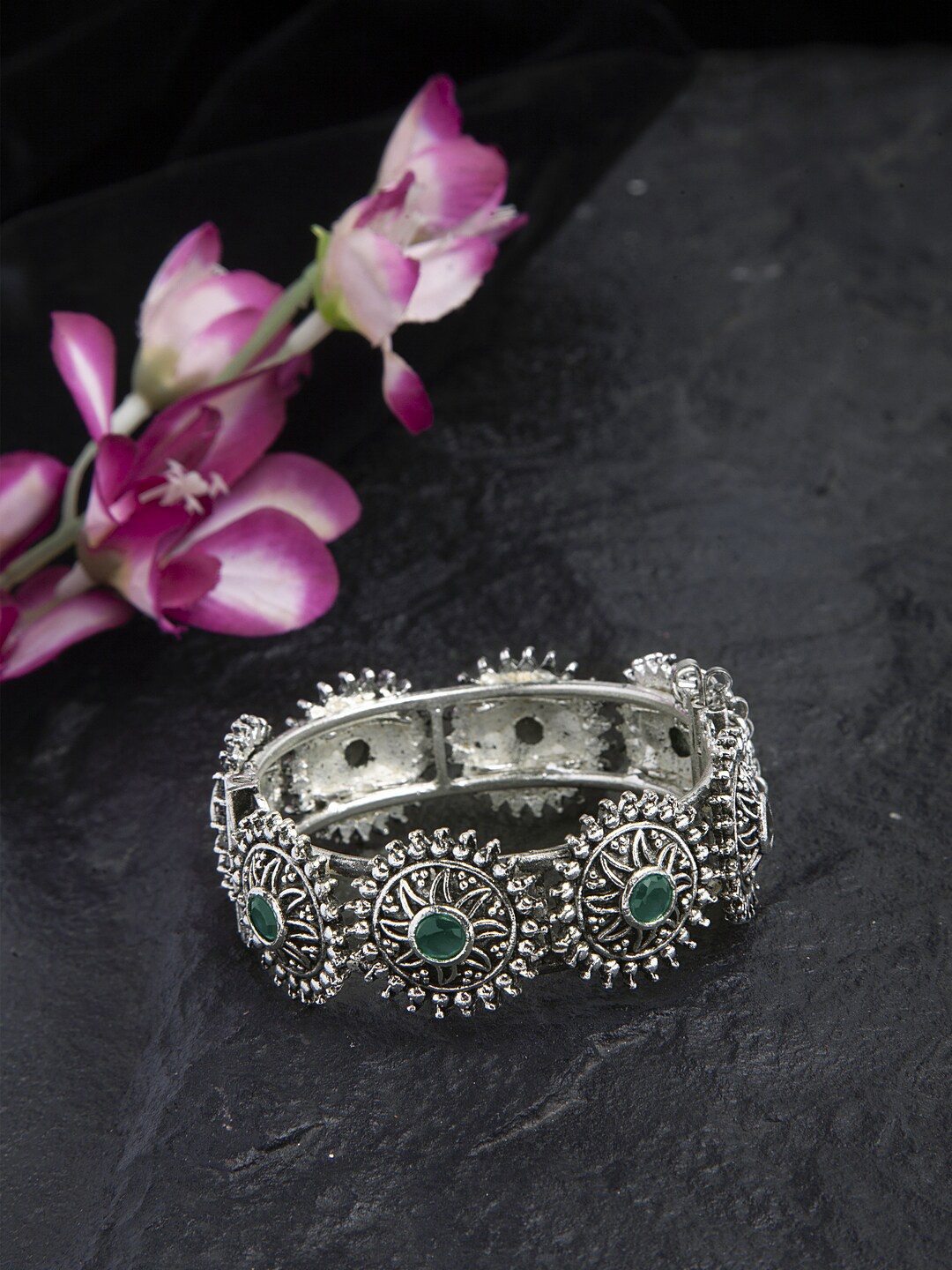 Moedbuille Green Stone Studded Filigree Work Oxidised Silver Plated Handcrafted Tribal Bracelet
Moedbuille Green Stone Studded Filigree Work Oxidised Silver Plated Handcrafted Tribal Bracelet