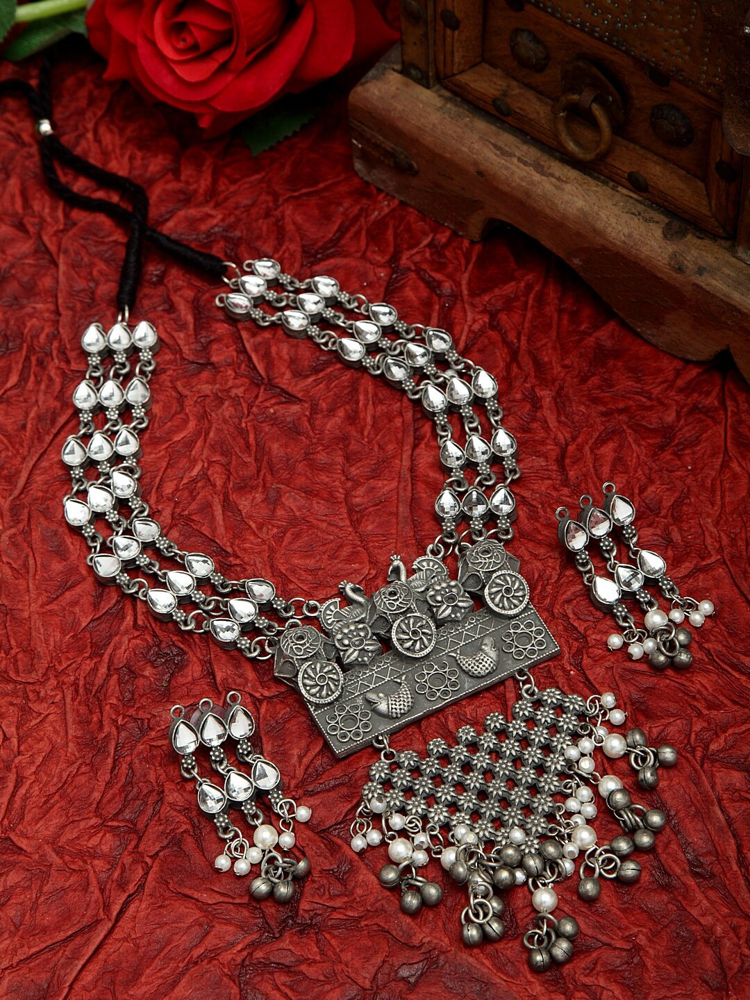 Moedbuille Stones and Pearls Studded Oxidised Silver Plated Handcrafted Temple Jewelry Set
Moedbuille Stones and Pearls Studded Oxidised Silver Plated Handcrafted Temple Jewelry Set