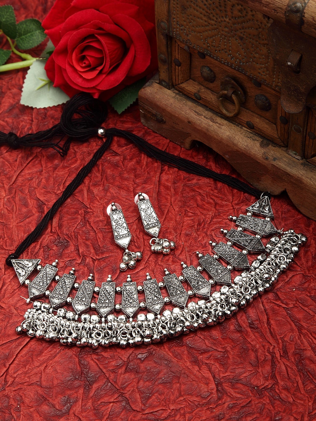 Moedbuille Ghungroo Studded Tasselled Design Oxidised Silver Plated Layered Jewelry Set
Moedbuille Ghungroo Studded Tasselled Design Oxidised Silver Plated Layered Jewelry Set