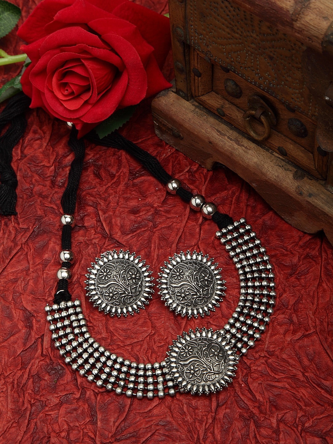 Moedbuille Floral Design Oxidised Silver Plated Temple Jewelry Set