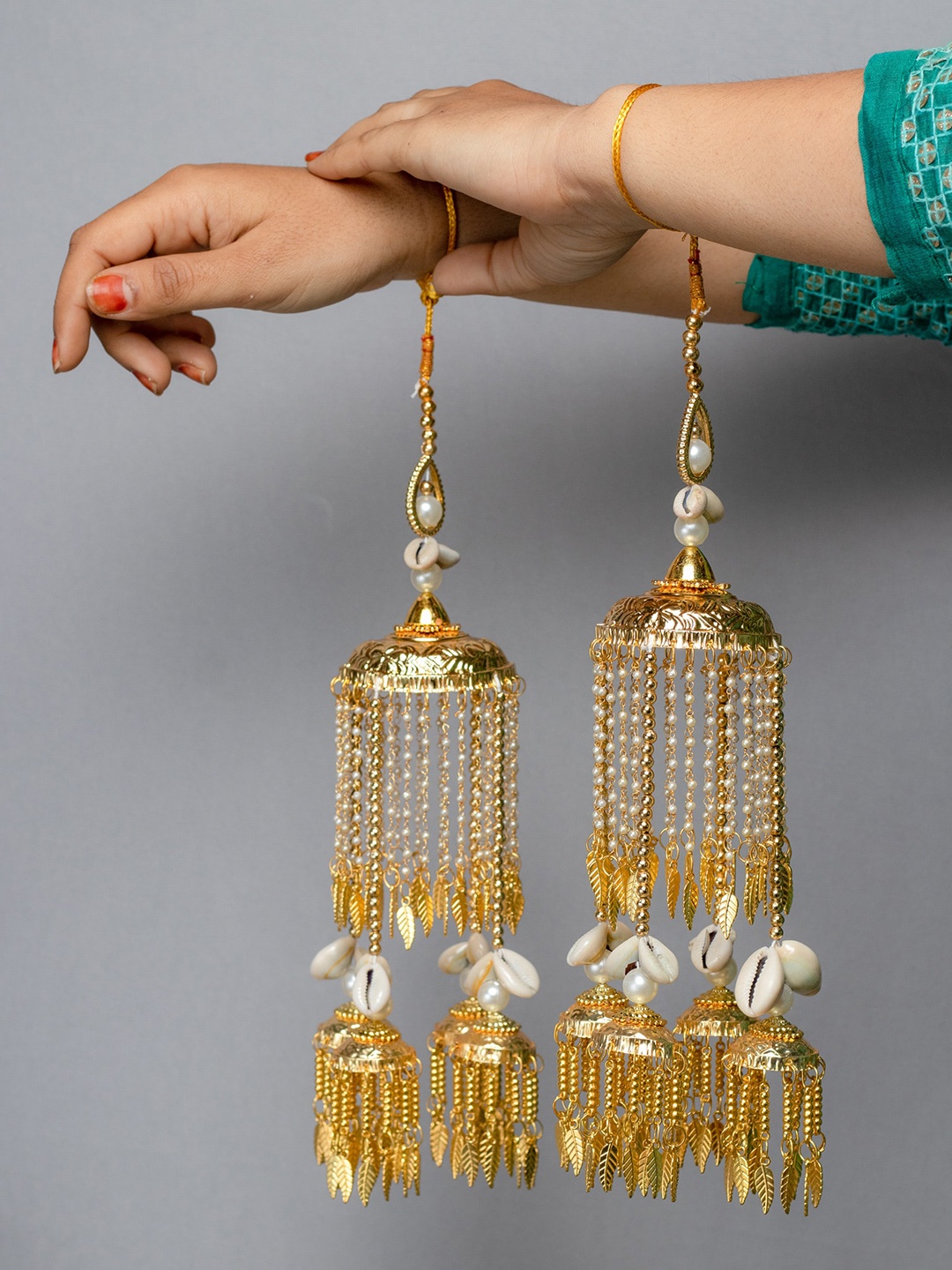 MORKANTH JEWELLERY Gold-Plated & Off-White Pearl-Studded & Beaded Handcrafted Layered Kaleeras
MORKANTH JEWELLERY Gold-Plated & Off-White Pearl-Studded & Beaded Handcrafted Layered Kaleeras
