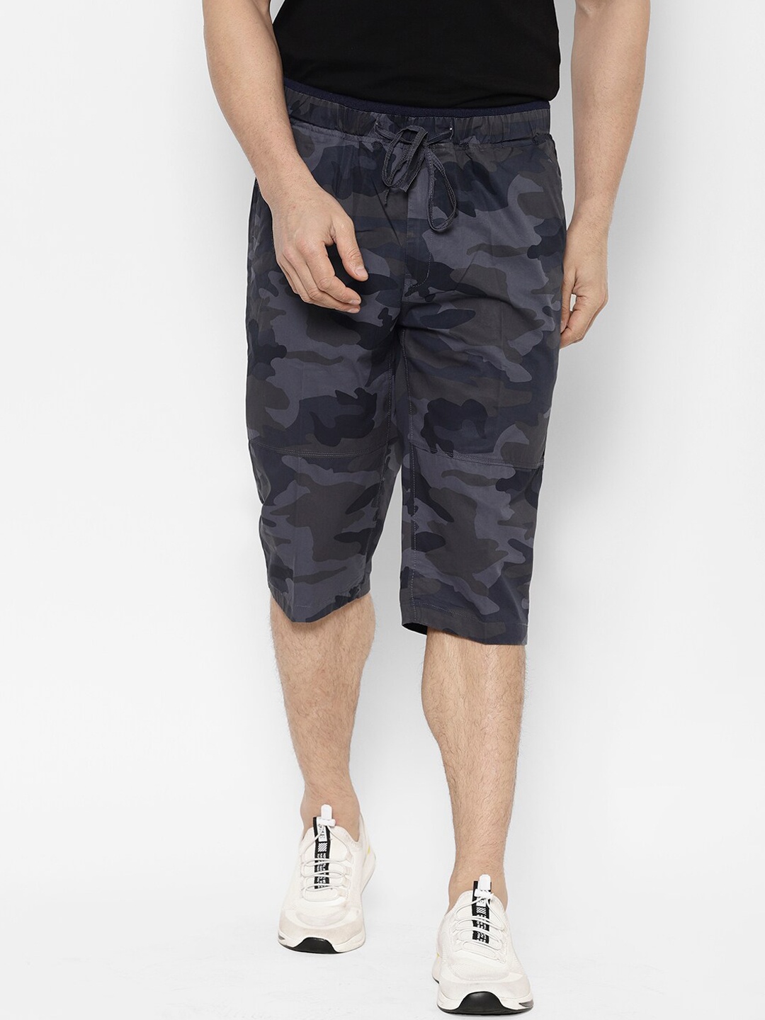 SAPPER Men Grey Printed Slim Fit Regular Shorts