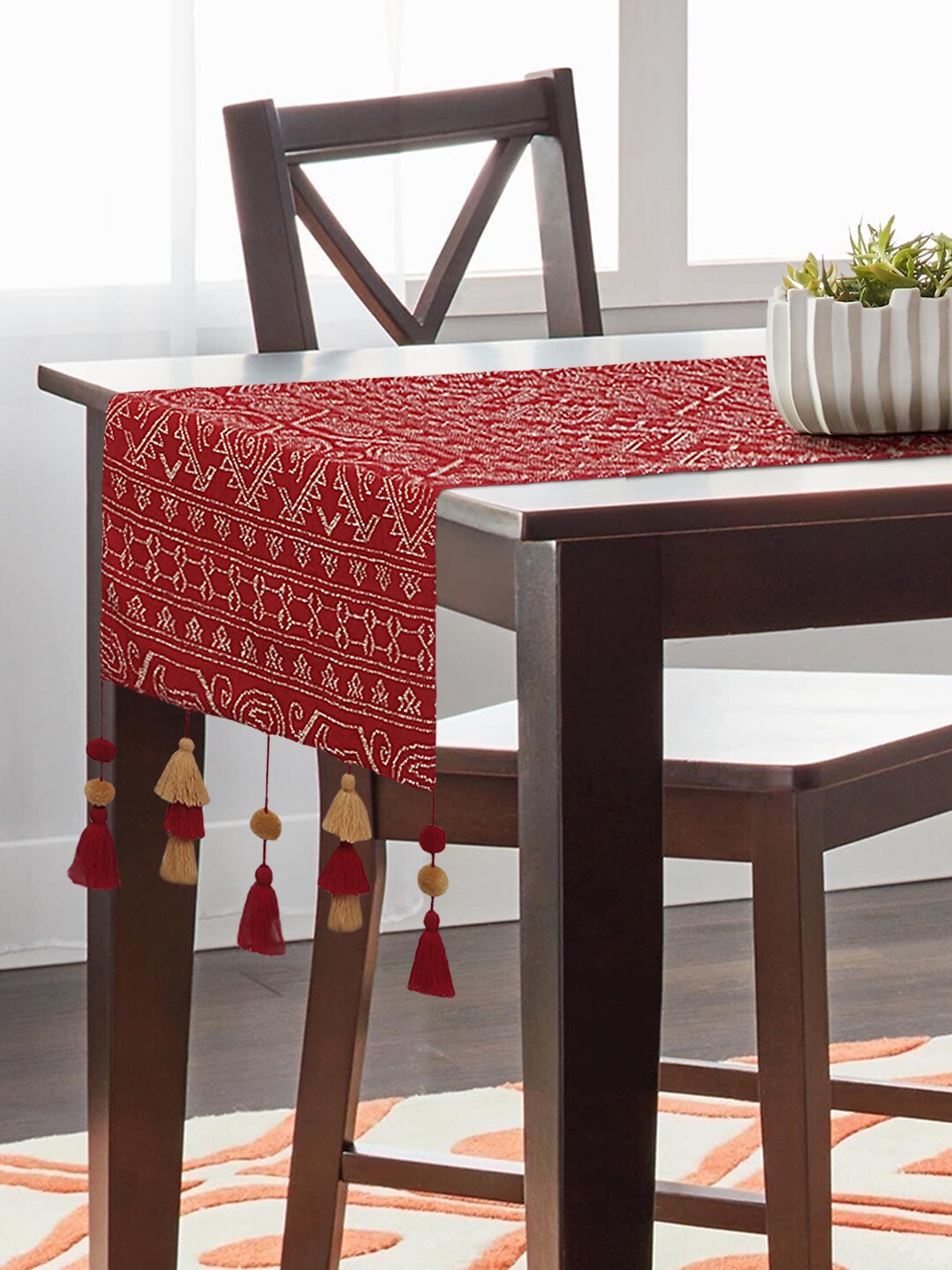 Mezposh Red & White Ethnic Motifs 6 Seater Table Runner With Tassells
