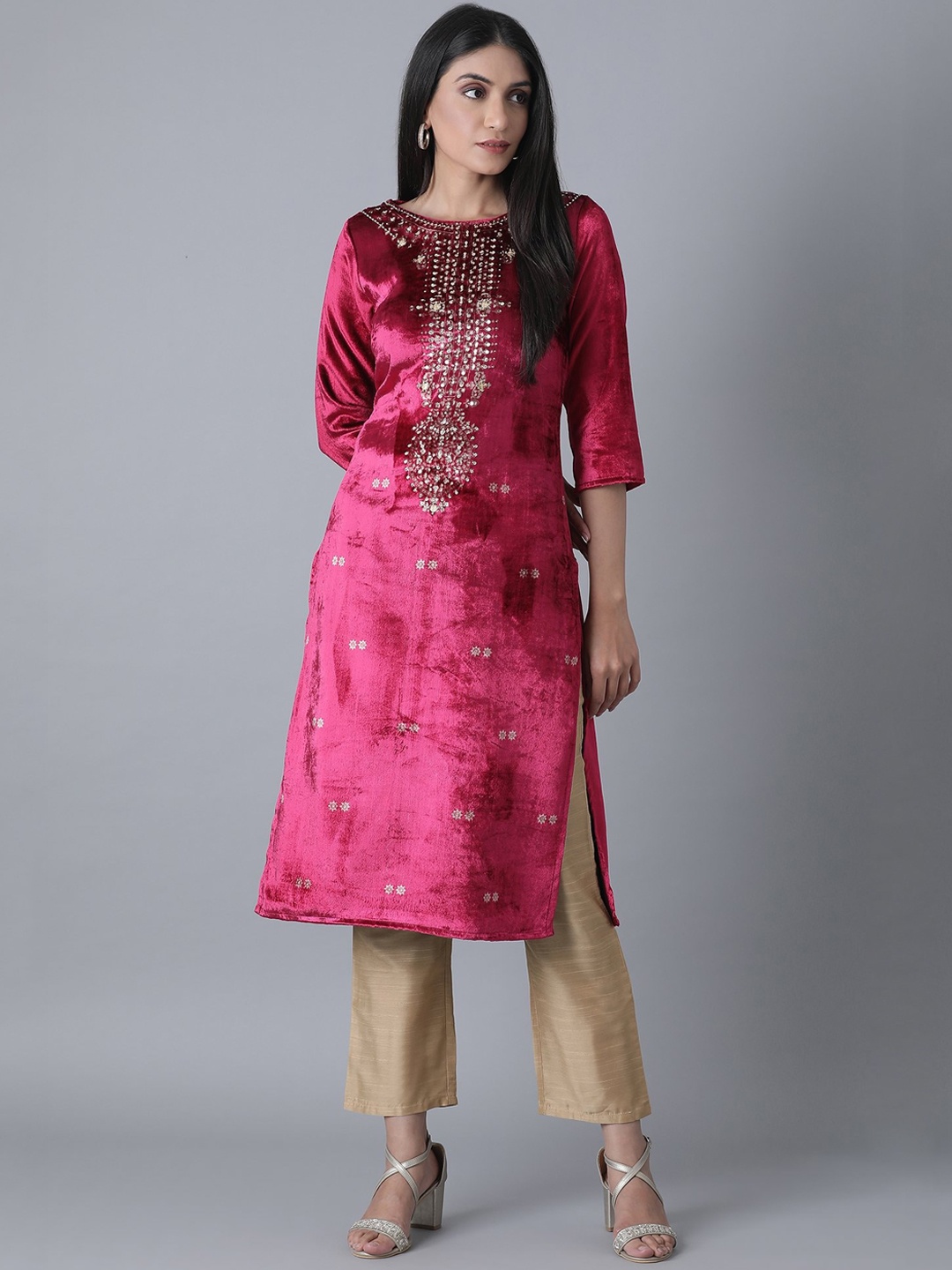 Wishful Women Pink Embroidered Round Neck Kurta