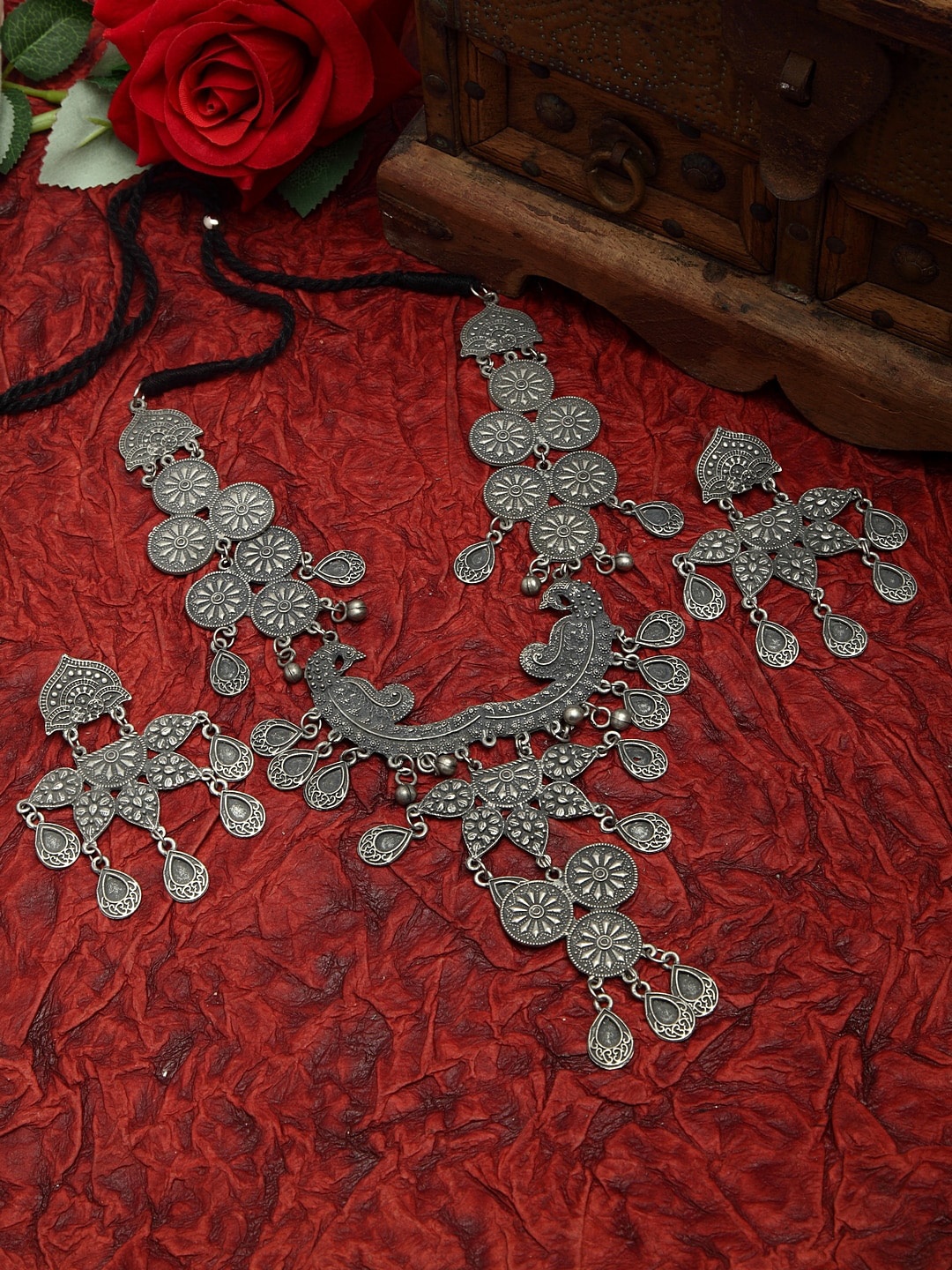 Moedbuille Floral Design Tasselled Look Oxidised Silver Plated Handcrafted Tribal Jewelry Set
Moedbuille Floral Design Tasselled Look Oxidised Silver Plated Handcrafted Tribal Jewelry Set