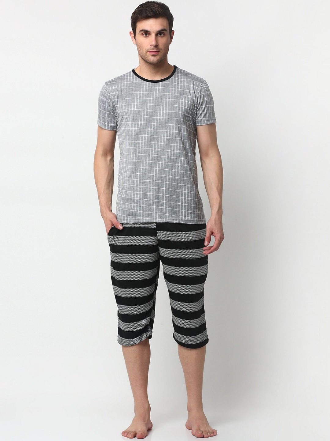 VIMAL JONNEY Men Grey & Black Checked Night suit