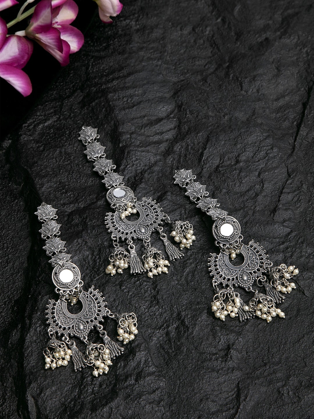 Moedbuille Mirrors and Pearls Studded Oxidised Silver Plated Handcrafted Earrings and Maang Tikka
Moedbuille Mirrors and Pearls Studded Oxidised Silver Plated Handcrafted Earrings and Maang Tikka
