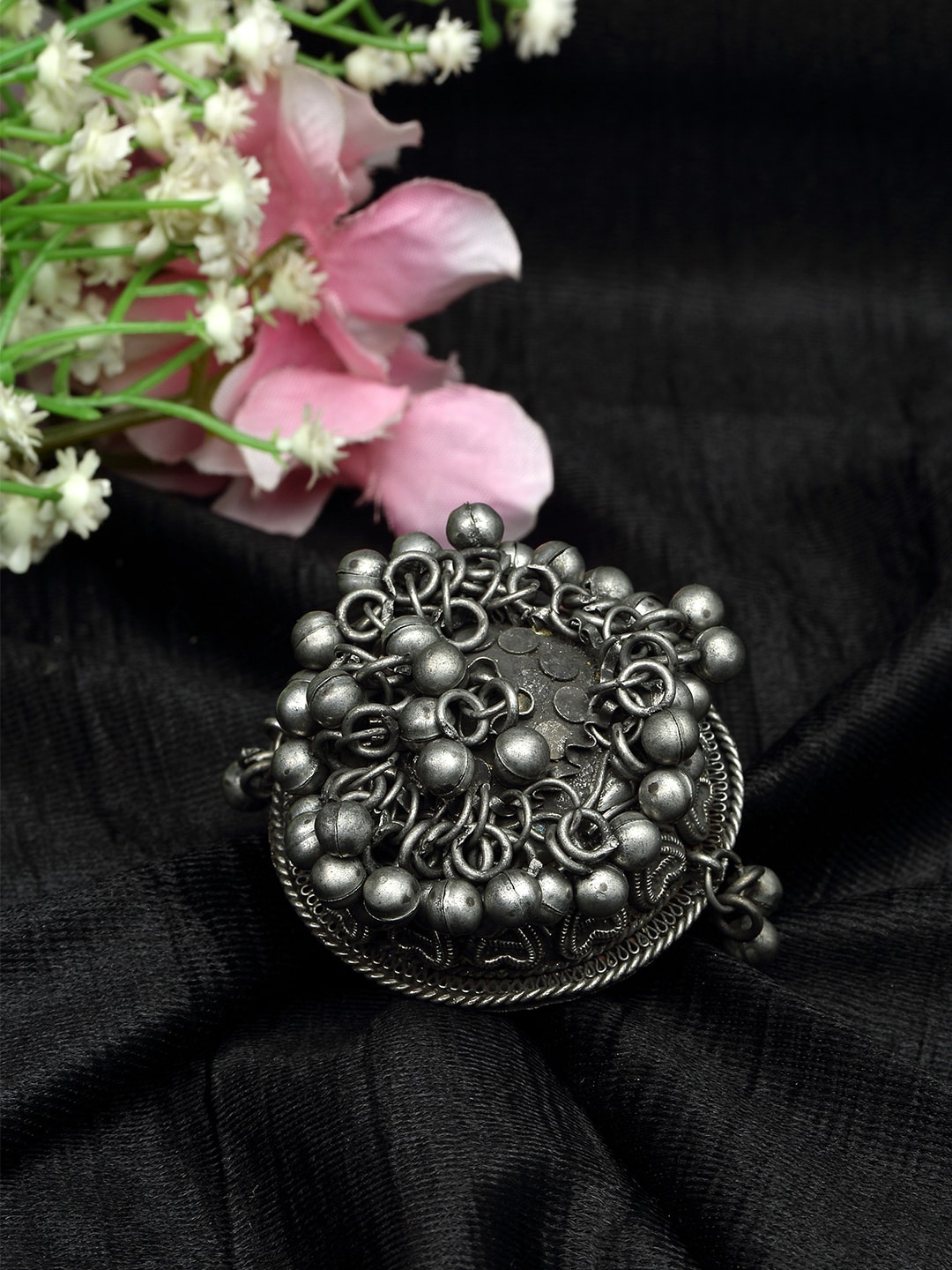 Moedbuille Ghungroo Studded Oxidised Silver Plated Handcrafted Tribal Finger Ring
Moedbuille Ghungroo Studded Oxidised Silver Plated Handcrafted Tribal Finger Ring
