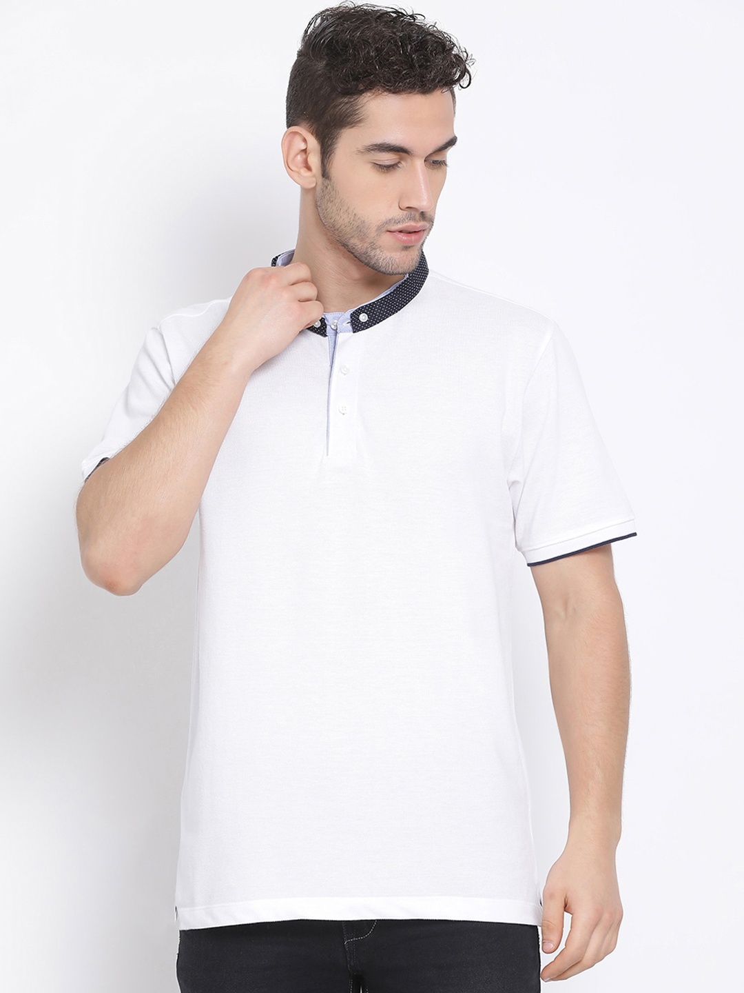 Richlook Men White Solid Henley Neck T-shirt