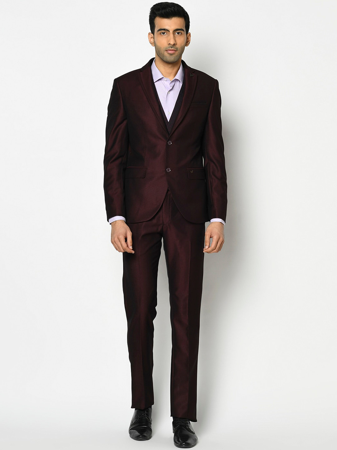 Blackberrys Men Brown & Black Solid Slim-Fit Single-Breasted 3-Piece Formal Suit
Blackberrys Men Brown & Black Solid Slim-Fit Single-Breasted 3-Piece Formal Suit