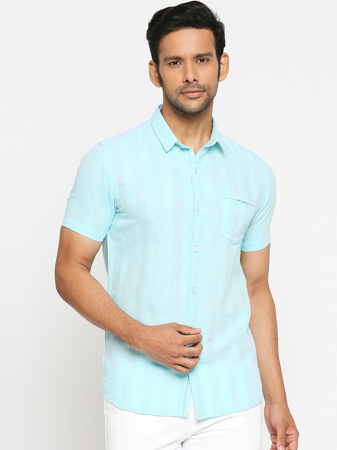 Mufti Men Blue Slim Fit Solid Casual Shirt