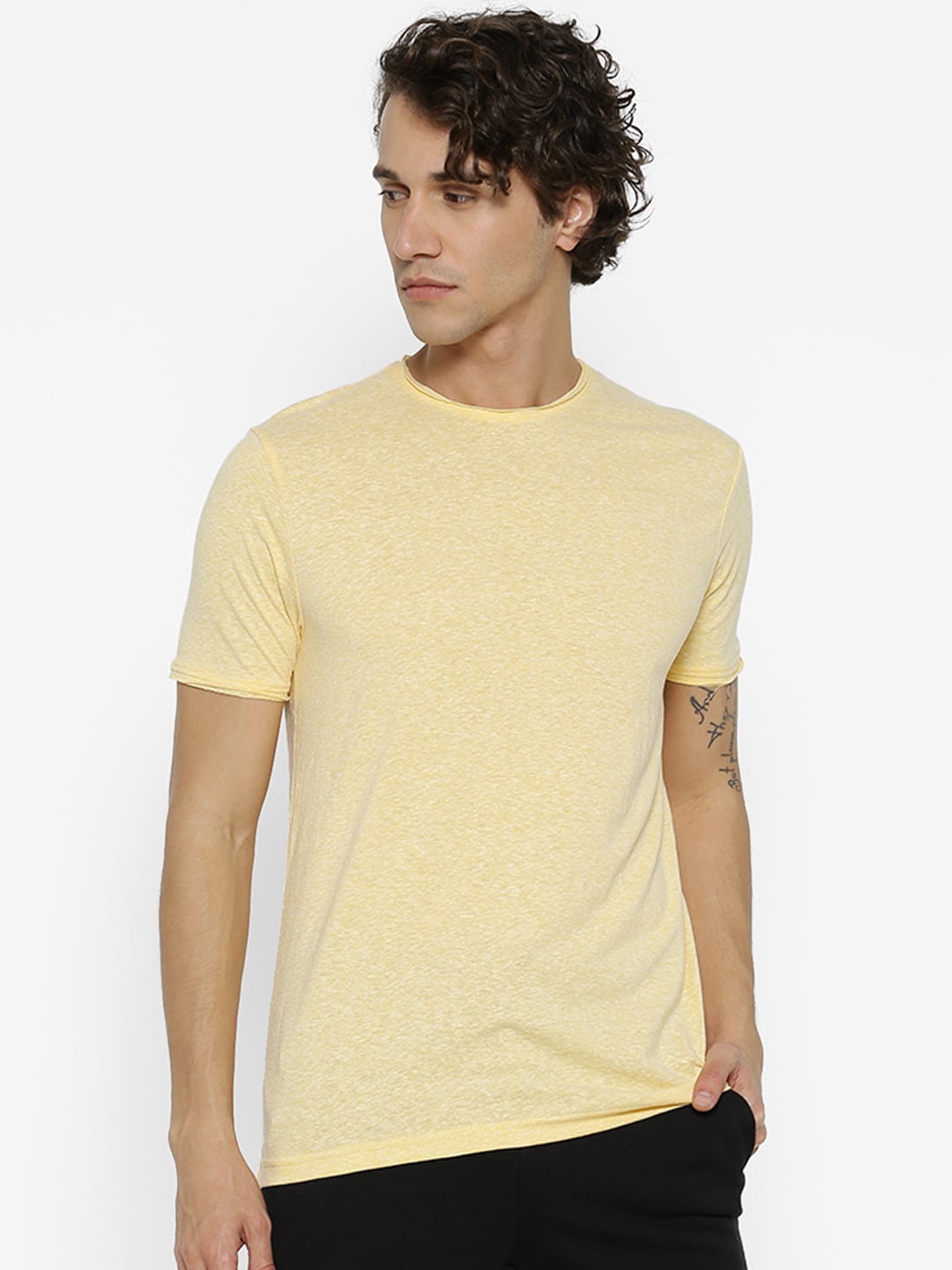 FOREVER 21 Men Yellow Solid Round Neck T-shirt