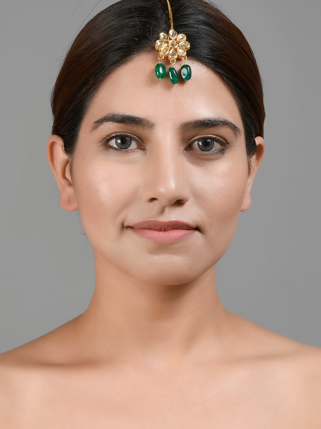Silvermerc Designs Gold-Plated White & Green Kundan-Studded Beaded Handcrafted Maang tikka
Silvermerc Designs Gold-Plated White & Green Kundan-Studded Beaded Handcrafted Maang tikka