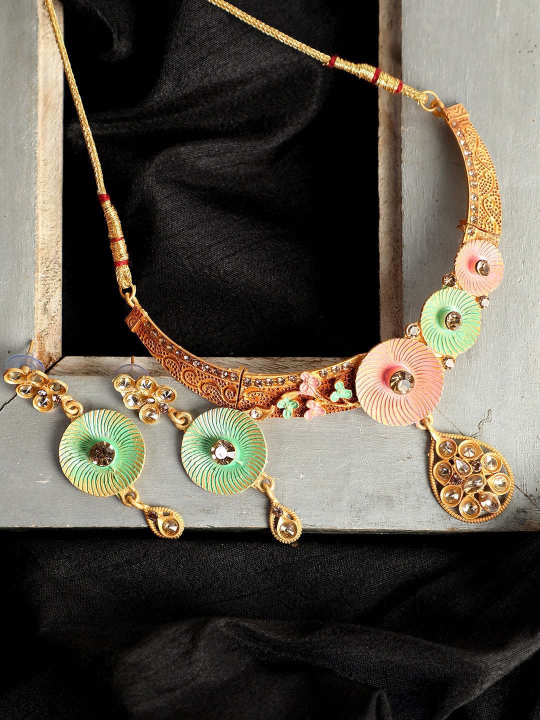 ANIKAS CREATION Gold-Plated Green & Peach-Coloured Kundan-Studded Traditional Enamelled Jewellery Set
ANIKAS CREATION Gold-Plated Green & Peach-Coloured Kundan-Studded Traditional Enamelled Jewellery Set