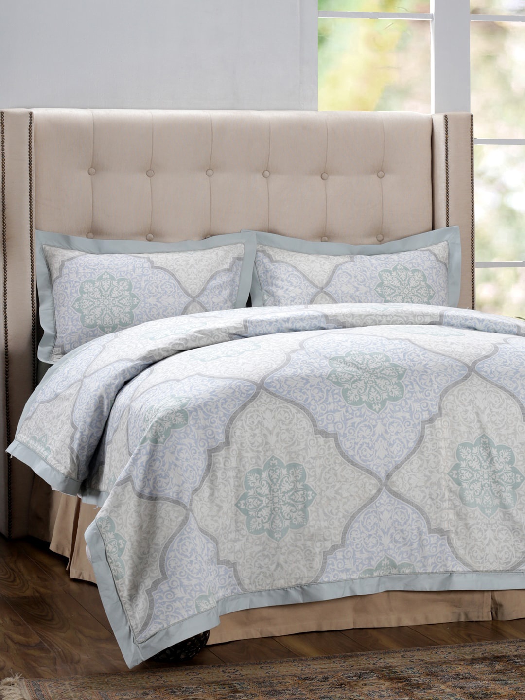 MASPAR Blue & White Ethnic Motifs Printed 400 TC Cotton Double Duvet Cover 2 Pillow Covers
MASPAR Blue & White Ethnic Motifs Printed 400 TC Cotton Double Duvet Cover 2 Pillow Covers
