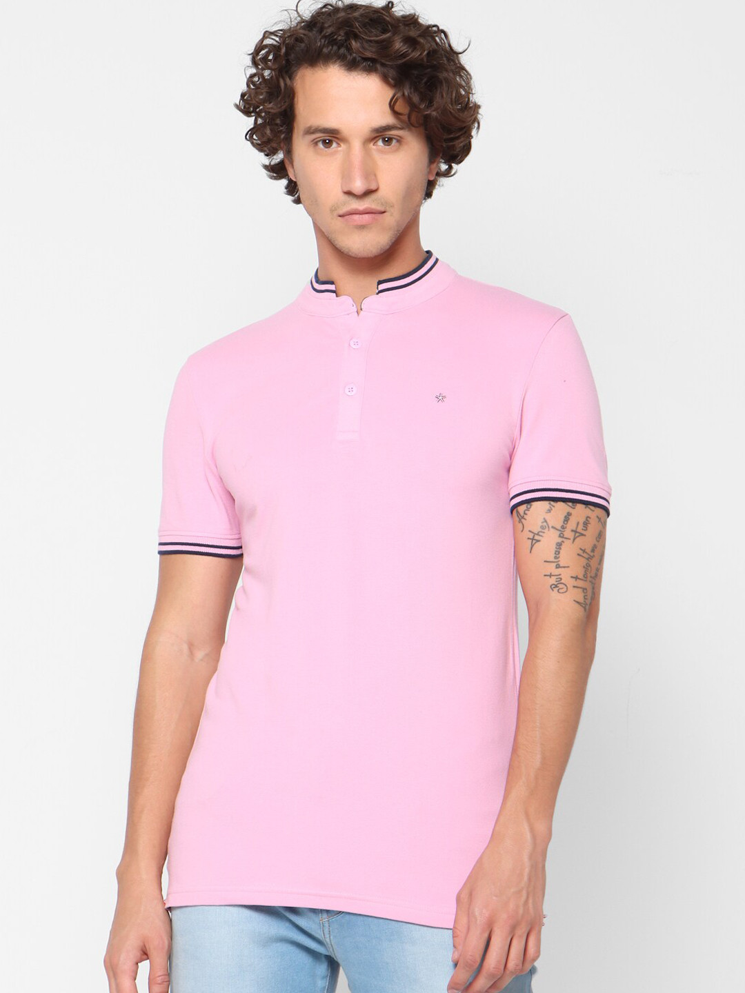 Celio Men Pink Solid Mandarin Collar T-shirt
Celio Men Pink Solid Mandarin Collar T-shirt