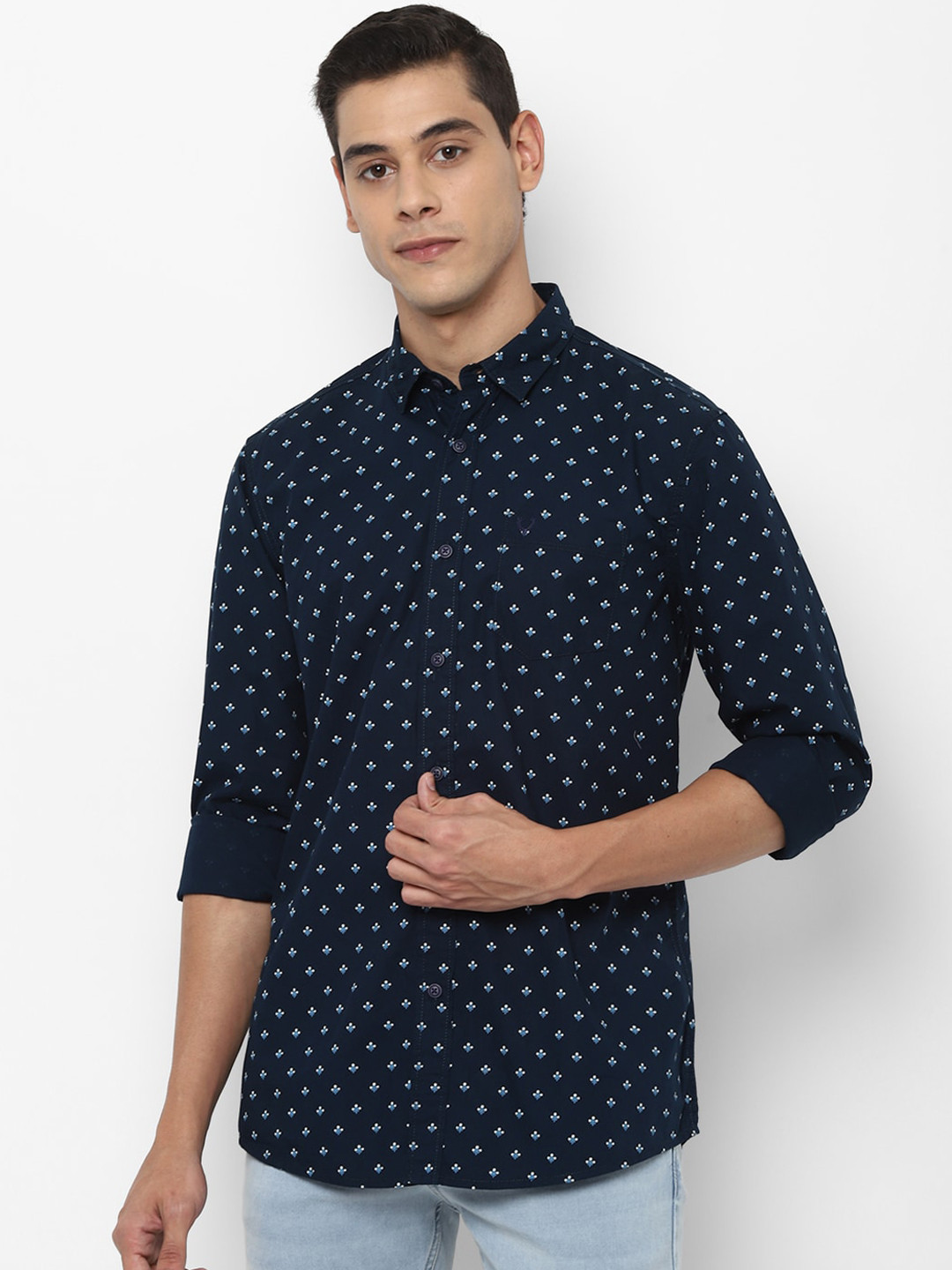 Allen Solly Sport Men Navy Blue & White Regular Fit Ditsy Floral Print Cotton Casual Shirt
Allen Solly Sport Men Navy Blue & White Regular Fit Ditsy Floral Print Cotton Casual Shirt