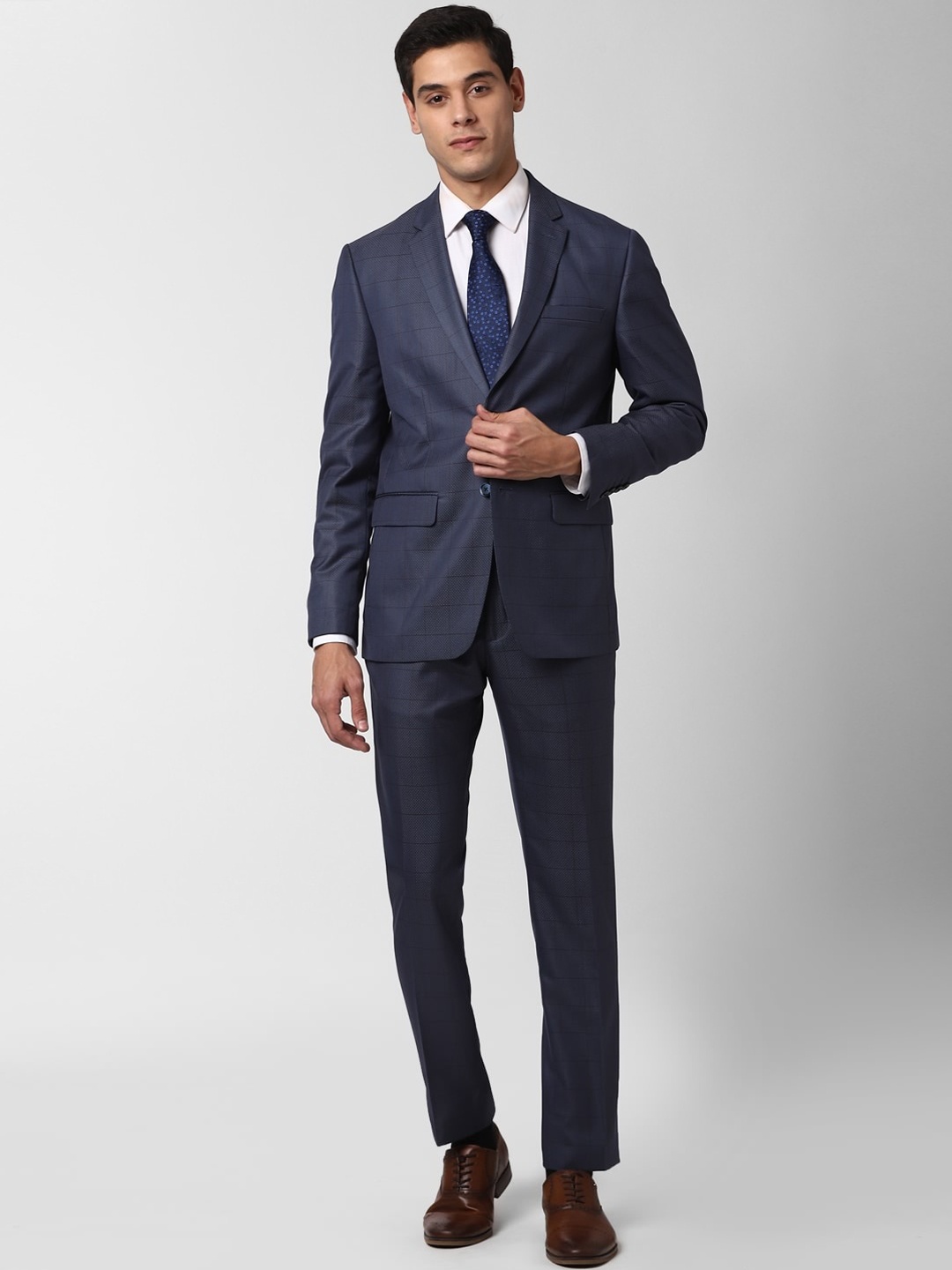 Peter England Elite Men Navy Blue Checked Slim-Fit Single-Breasted Two-Piece Formal Suit
Peter England Elite Men Navy Blue Checked Slim-Fit Single-Breasted Two-Piece Formal Suit