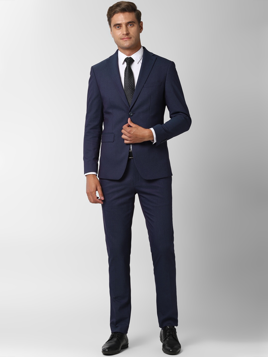 Peter England Elite Men Navy Blue Solid Slim-Fit Single-Breasted Two-Piece Formal Suit
Peter England Elite Men Navy Blue Solid Slim-Fit Single-Breasted Two-Piece Formal Suit