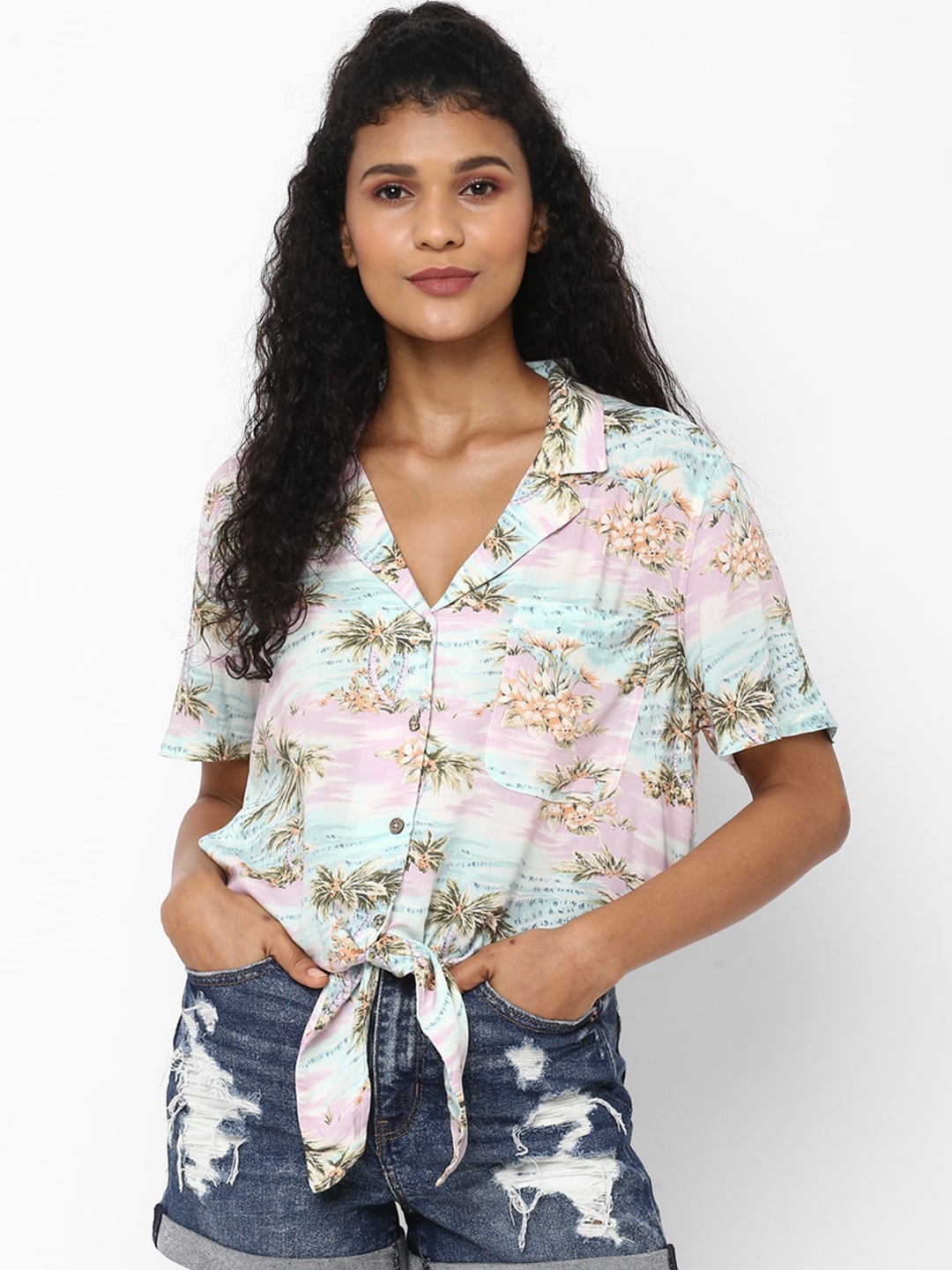 AMERICAN EAGLE OUTFITTERS Women Blue & Purple Regular Fit Tropical Printed Casual Shirt
AMERICAN EAGLE OUTFITTERS Women Blue & Purple Regular Fit Tropical Printed Casual Shirt