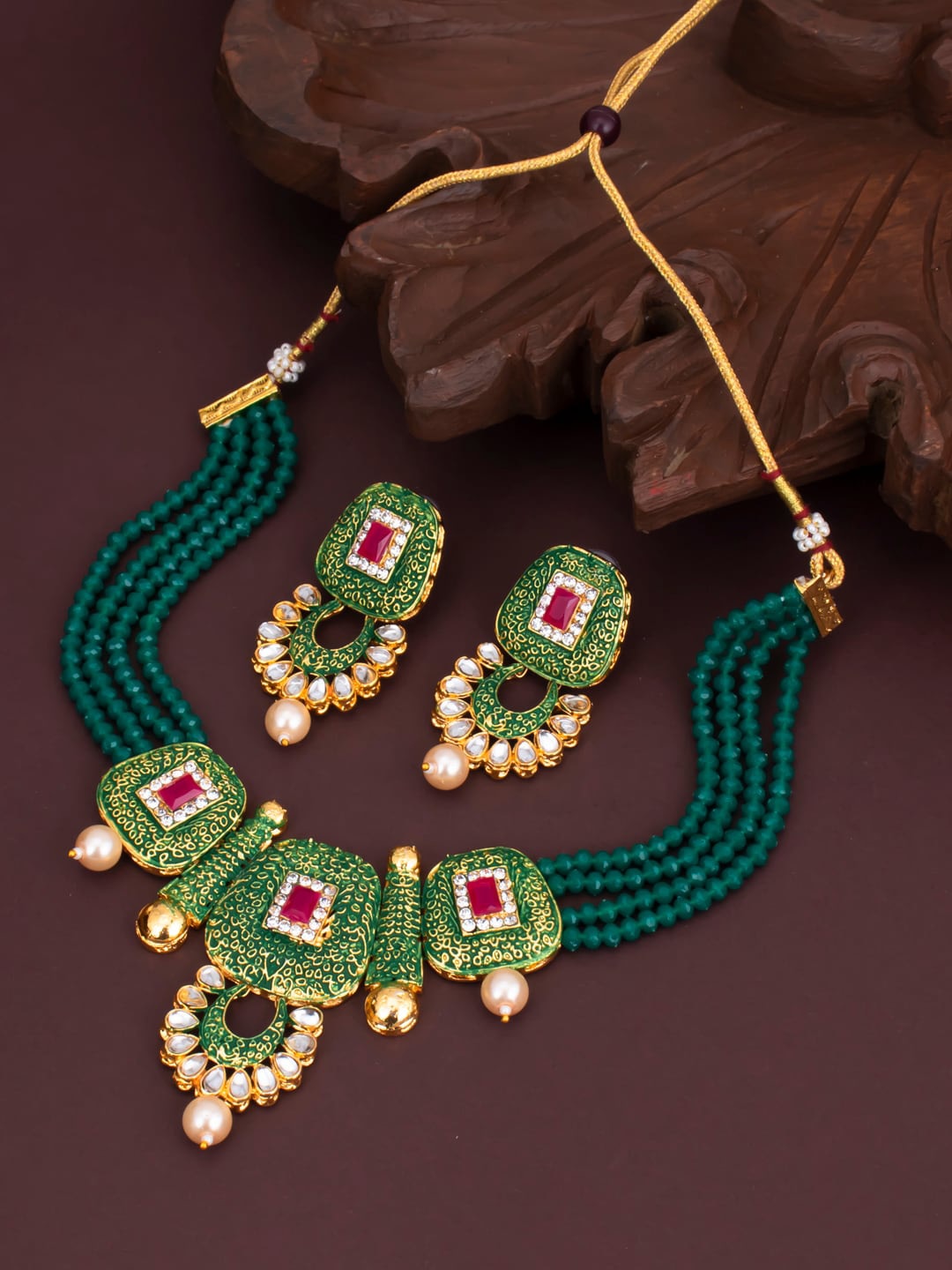 Sukkhi Gold-Plated Green & Red Kundan-Studded Pearl Meenakari Sustainable Jewellery Set
Sukkhi Gold-Plated Green & Red Kundan-Studded Pearl Meenakari Sustainable Jewellery Set