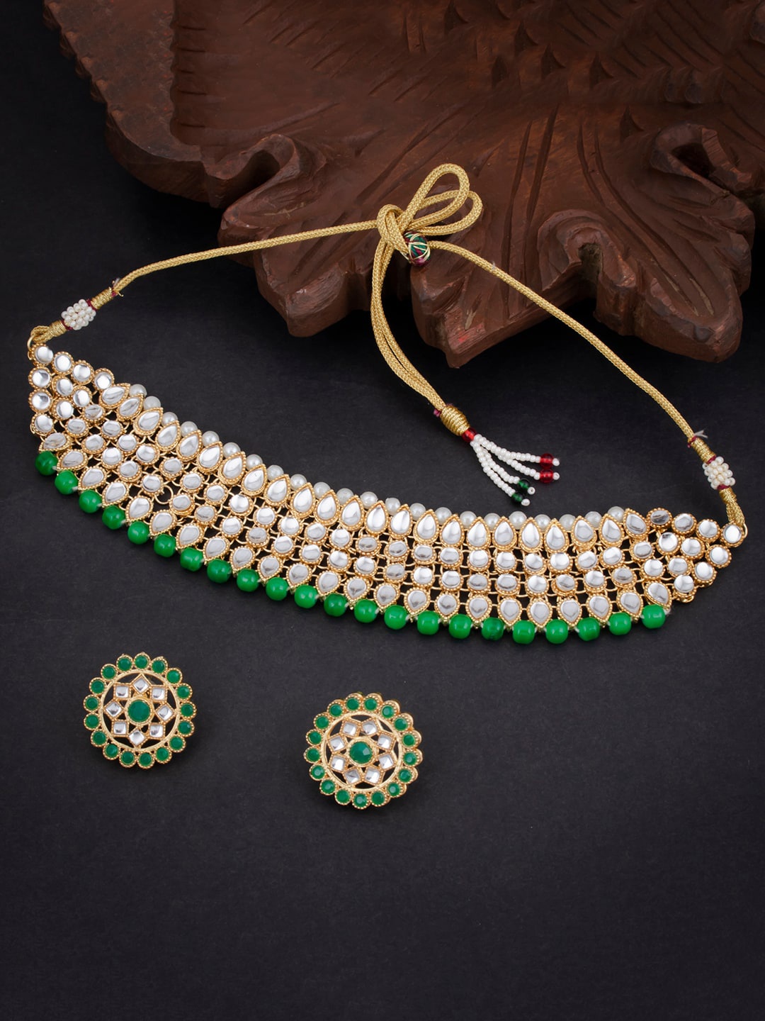 Sukkhi Gold-Plated White & Green Kundan-Studded & Pearl-Beaded Sustainable Jewellery Set
Sukkhi Gold-Plated White & Green Kundan-Studded & Pearl-Beaded Sustainable Jewellery Set