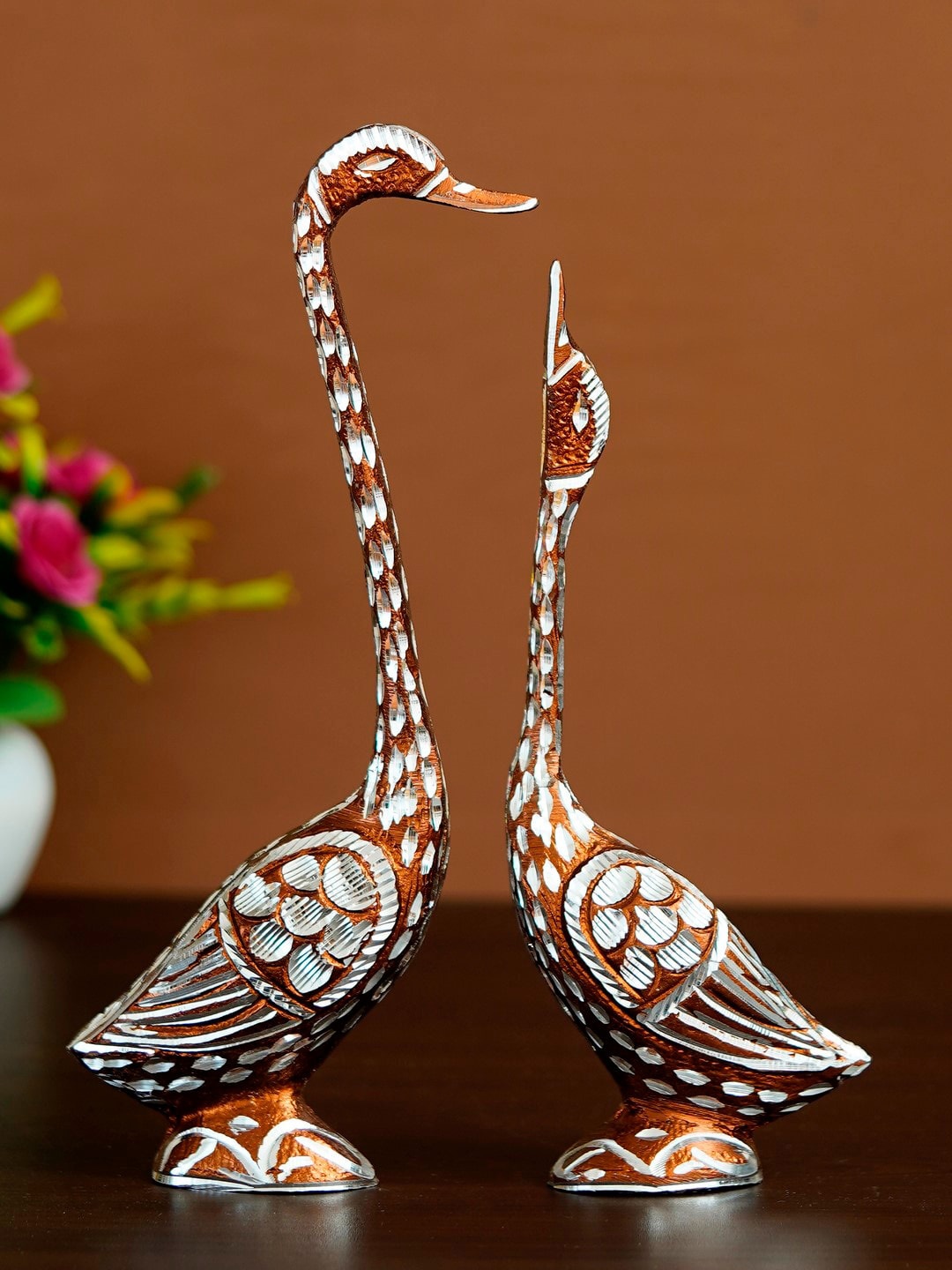 eCraftIndia Set of 2 Brown & Silver Kissing Swan Couple Handcrafted Figurine Showpieces
eCraftIndia Set of 2 Brown & Silver Kissing Swan Couple Handcrafted Figurine Showpieces