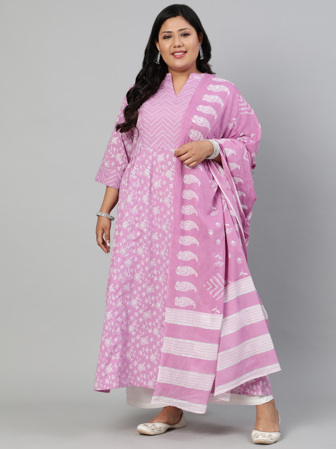 Nayo Plus Size Women Lavender Ethnic Motifs Pure Cotton Kurta with Palazzos & Dupatta
Nayo Plus Size Women Lavender Ethnic Motifs Pure Cotton Kurta with Palazzos & Dupatta