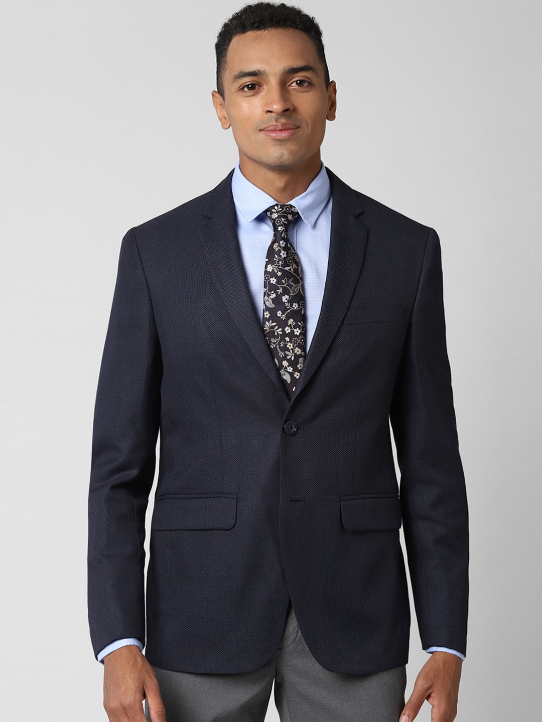 Peter England Elite Men Navy Blue Self Design Slim-Fit Single-Breasted Formal Blazer
Peter England Elite Men Navy Blue Self Design Slim-Fit Single-Breasted Formal Blazer