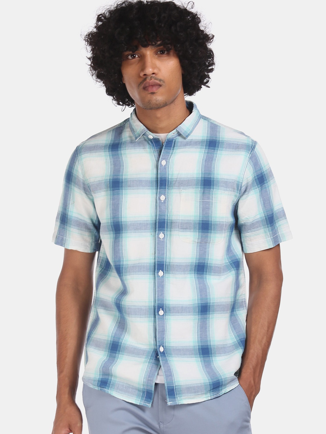 Cherokee Men Blue & White Regular Fit Checked Casual Shirt