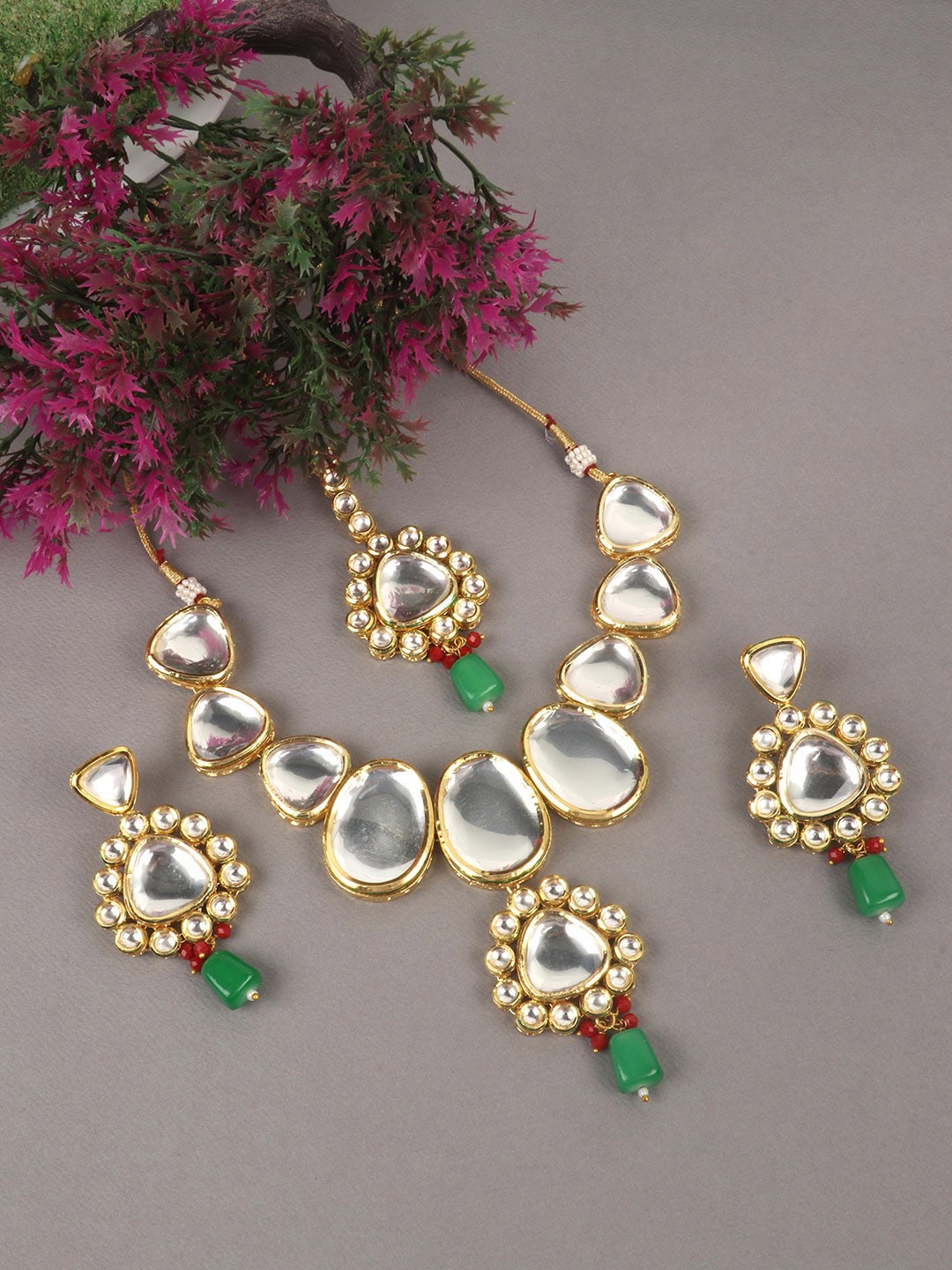 JEWELS GEHNA Gold-Plated White & Green Kundan-Studded & Beaded Vilandi Jewellery Set
JEWELS GEHNA Gold-Plated White & Green Kundan-Studded & Beaded Vilandi Jewellery Set