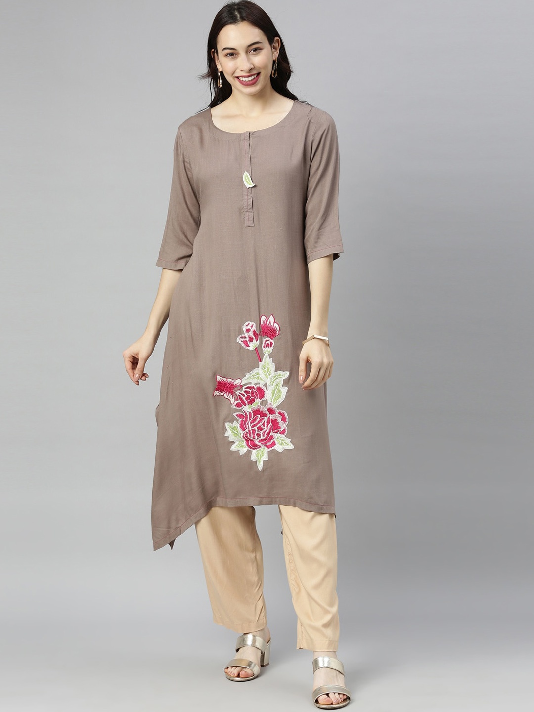 Neerus Women Brown & Red Floral Embroidered Thread Work Kurta
