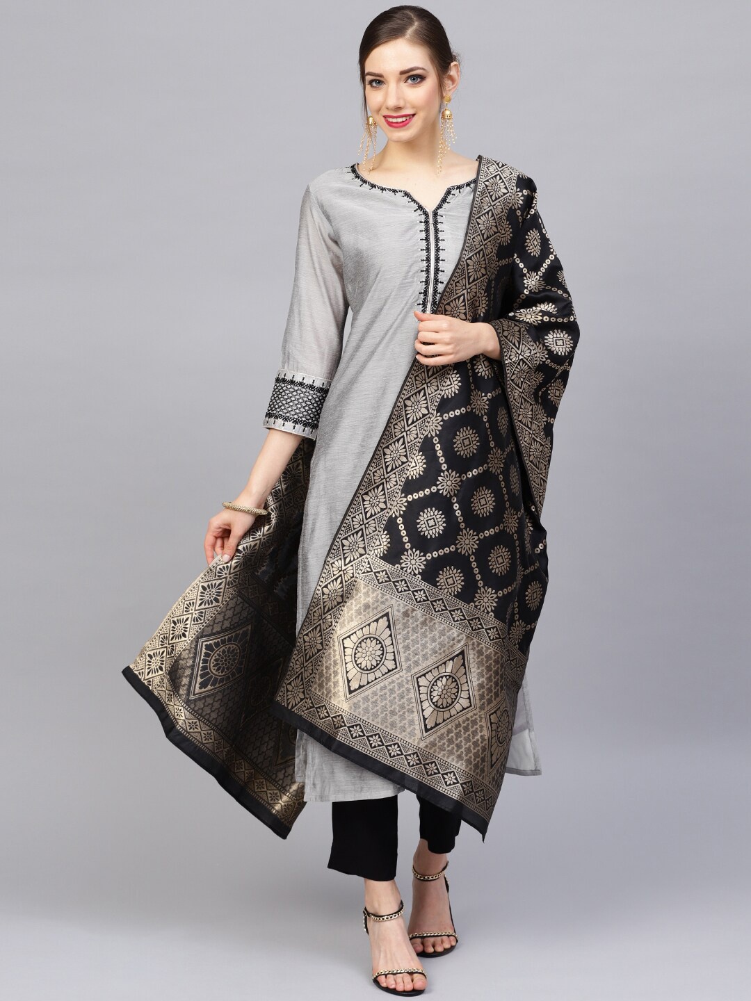 Varanga Women Grey & Black Yoke Design Regular Straight Kurta with Trousers & Dupatta
Varanga Women Grey & Black Yoke Design Regular Straight Kurta with Trousers & Dupatta