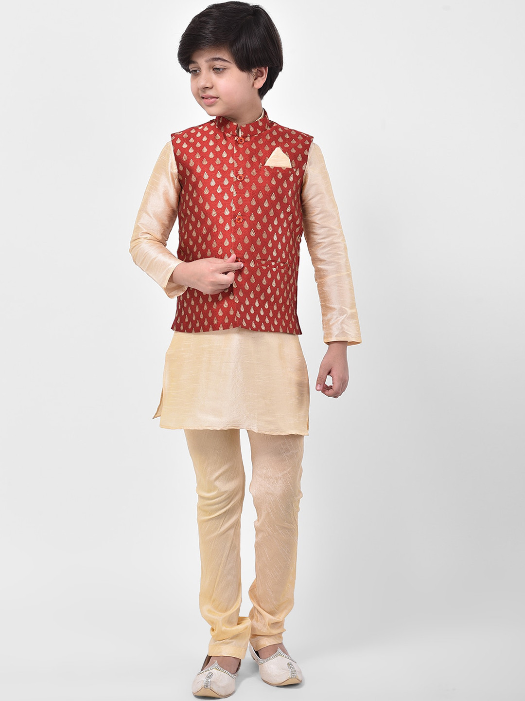 DEYANN Boys Red & Peach-Coloured Straight Jacquard Kurta & Trousers With Nehru Jacket
DEYANN Boys Red & Peach-Coloured Straight Jacquard Kurta & Trousers With Nehru Jacket