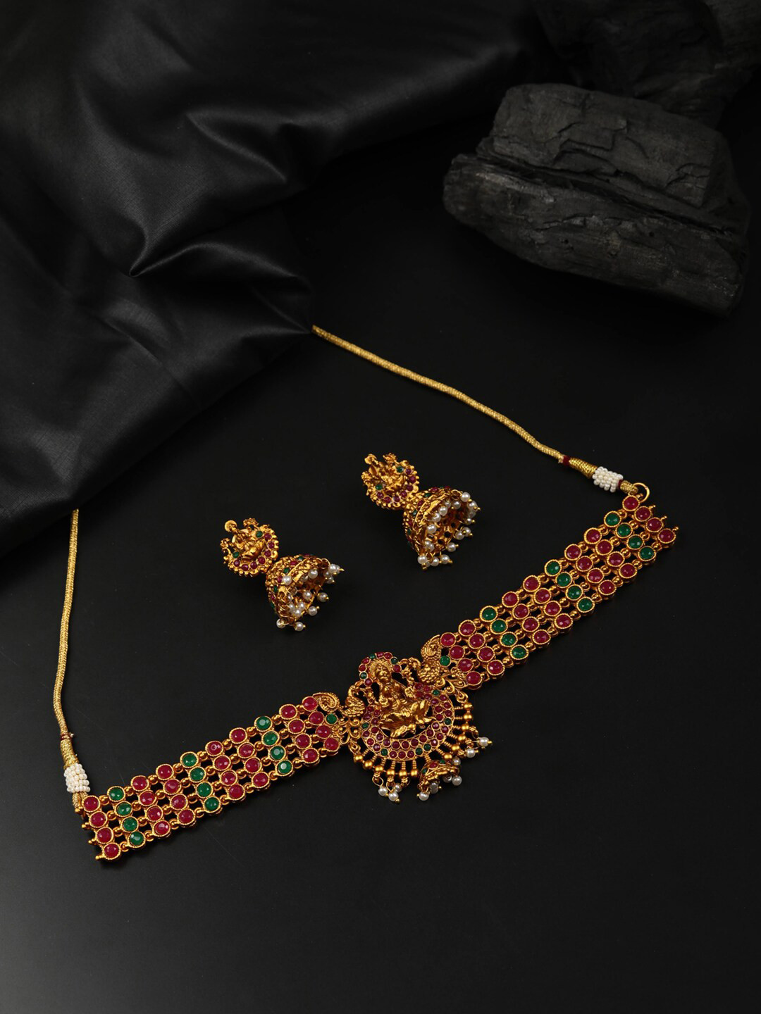 Priyaasi Pink & Green Gold-Plated Stone-Studded & Beaded Handcrafted Temple Jewellery Set
Priyaasi Pink & Green Gold-Plated Stone-Studded & Beaded Handcrafted Temple Jewellery Set