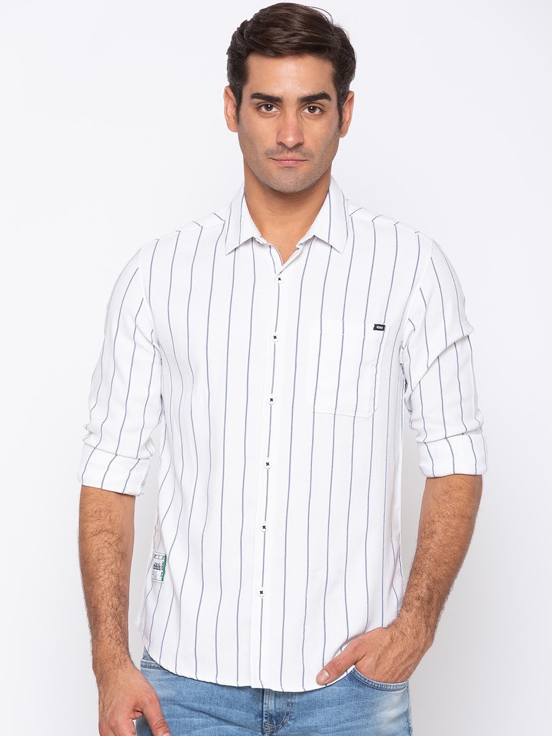 SPYKAR Men White & Blue Slim Fit Striped Casual Shirt
