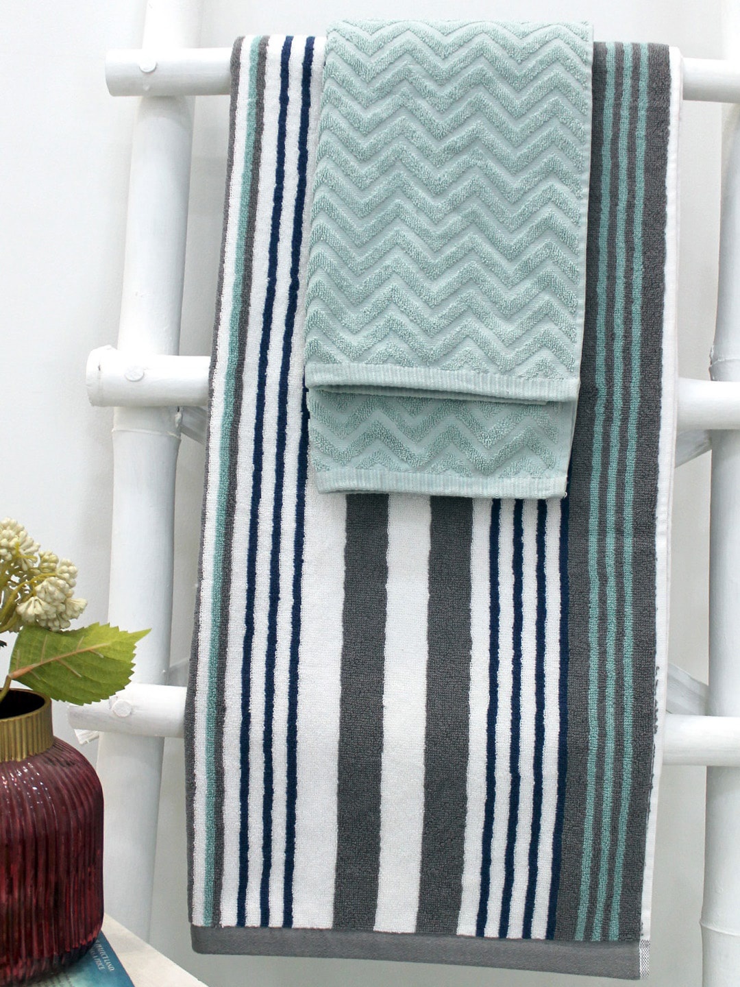 AVI Living Unisex Set Of 3 Striped 550 GSM Cotton Towels, Green
