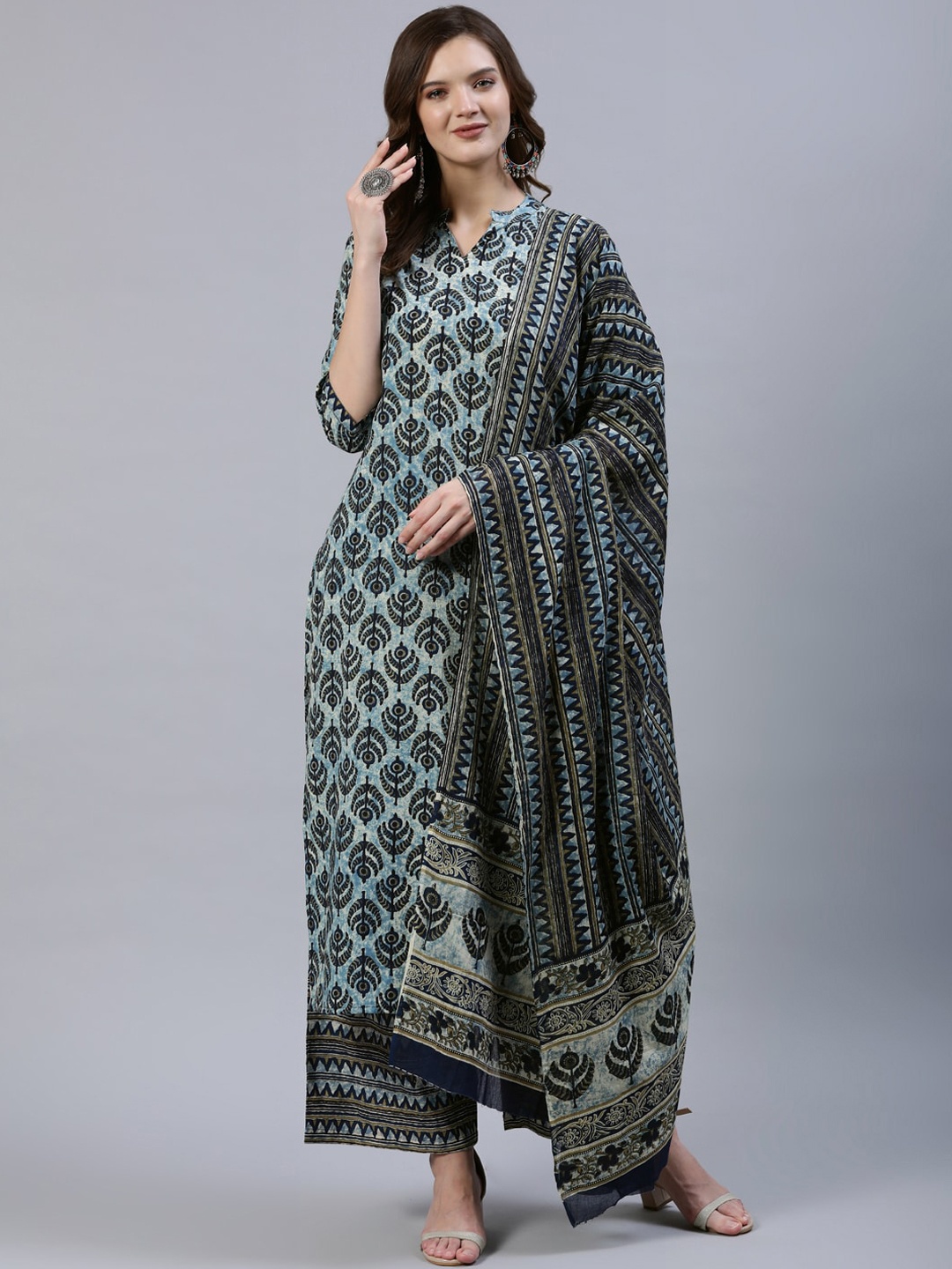 Nayo Women Blue Ethnic Motifs Screen Print Straight Pure Cotton Kurta Set With Dupatta
Nayo Women Blue Ethnic Motifs Screen Print Straight Pure Cotton Kurta Set With Dupatta
