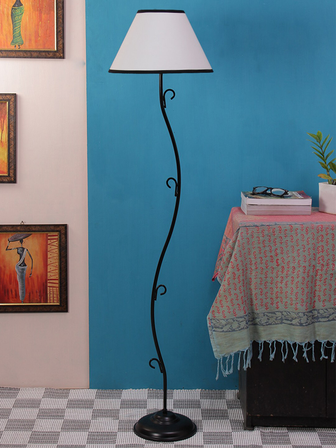 Devansh White & Black Solid Traditional Club Lamp with Shade
Devansh White & Black Solid Traditional Club Lamp with Shade