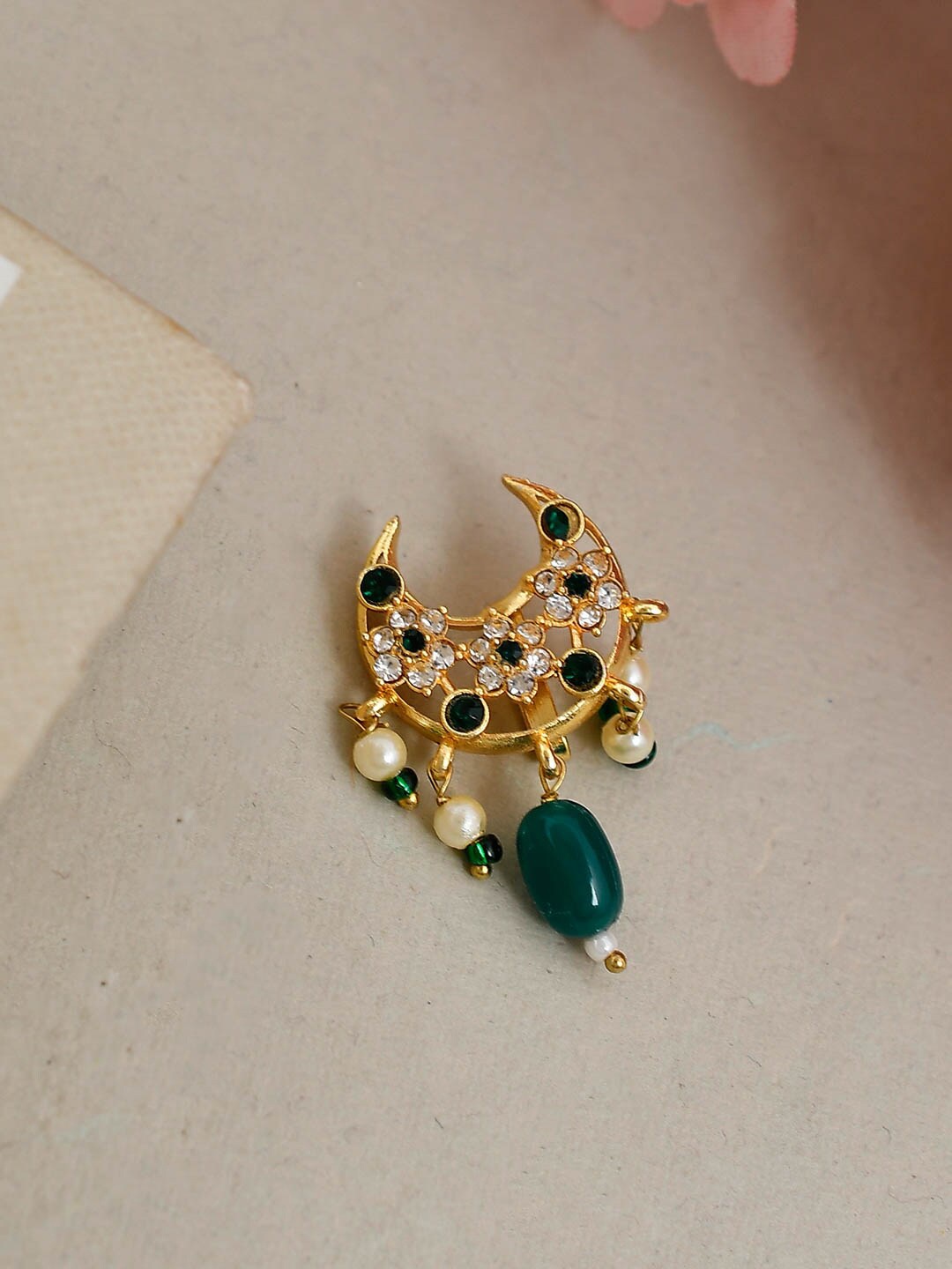 Silvermerc Designs 24-CT Gold-Plated White & Green Stone-Studded & Pearl Beaded Meenakari Nosepin
Silvermerc Designs 24-CT Gold-Plated White & Green Stone-Studded & Pearl Beaded Meenakari Nosepin