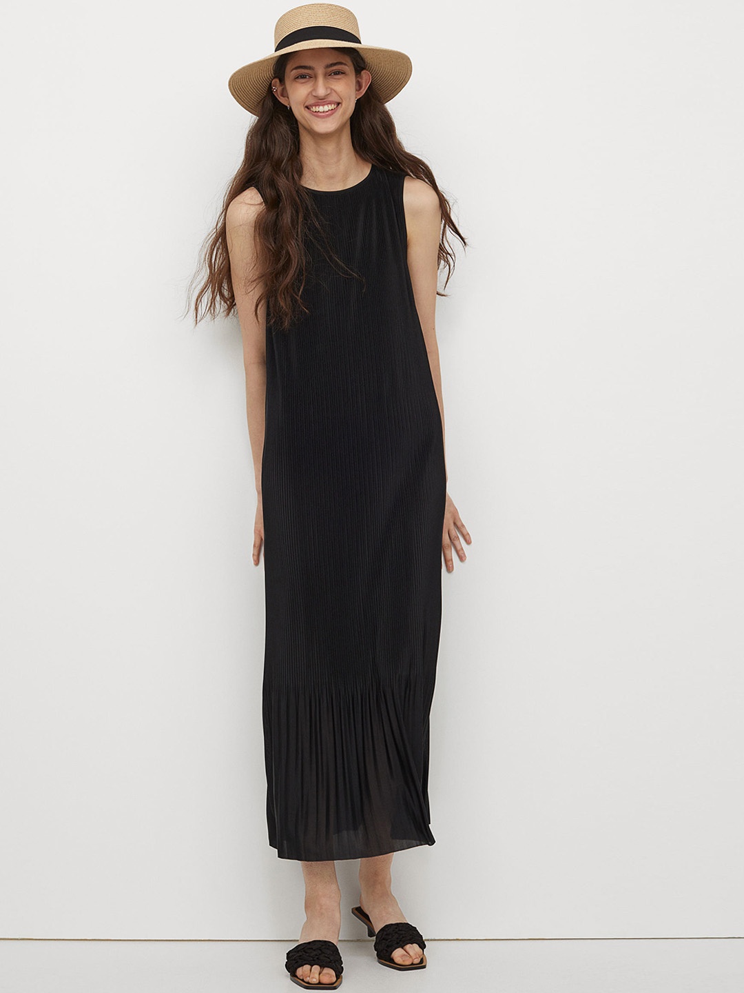 H&M Women's Black Pleated maxi dress