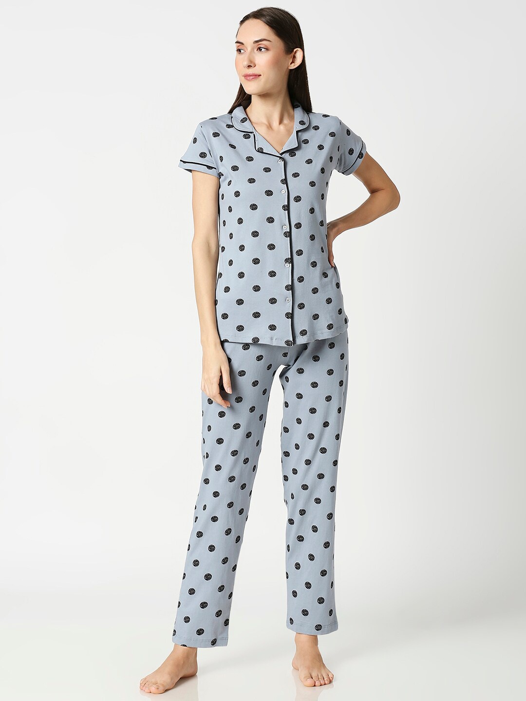 AV2 Women Grey & Black Polka Dots Printed Night suit