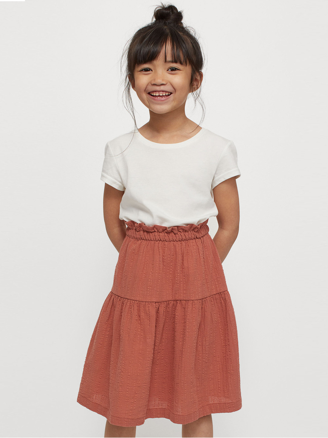 H&M Girls Orange Self Design Crepe skirt
H&M Girls Orange Self Design Crepe skirt