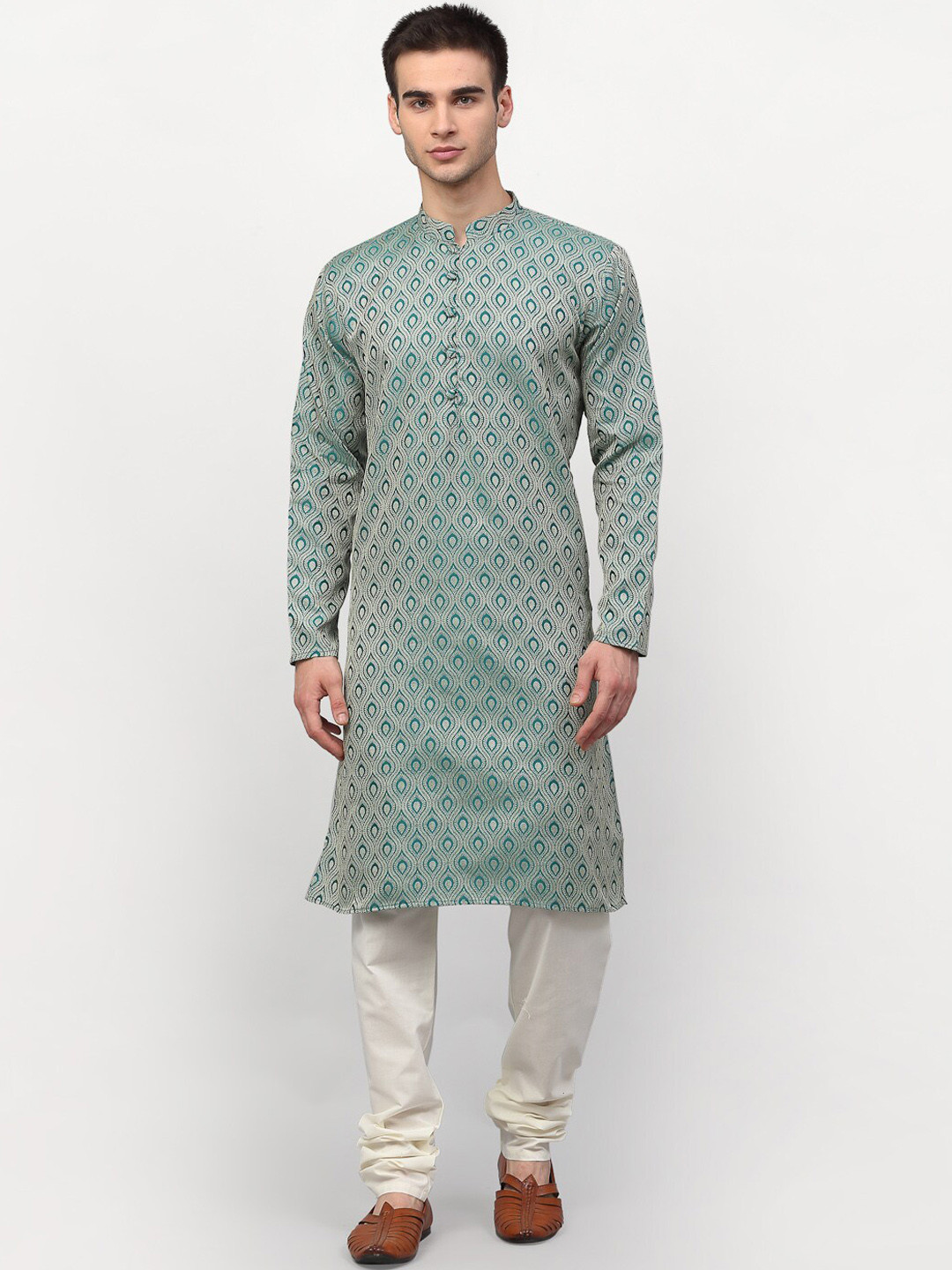 Jompers Men Green Ethnic Motifs Kurta with Pyjamas
Jompers Men Green Ethnic Motifs Kurta with Pyjamas