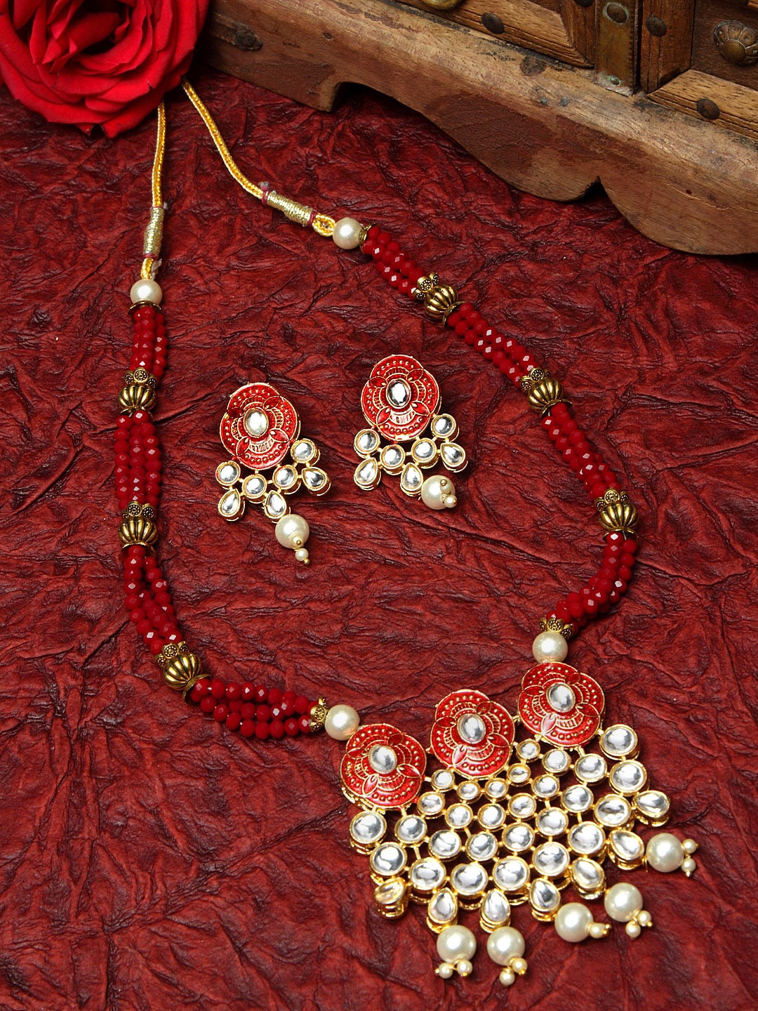 Moedbuille Gold-Plated Red & White Kundan Pearl Onyx Studded Beaded Handcrafted Jewellery Set
Moedbuille Gold-Plated Red & White Kundan Pearl Onyx Studded Beaded Handcrafted Jewellery Set