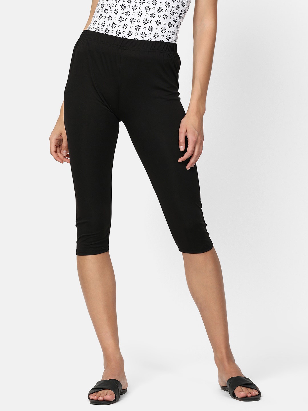V2 Value & Variety Women Black Capris