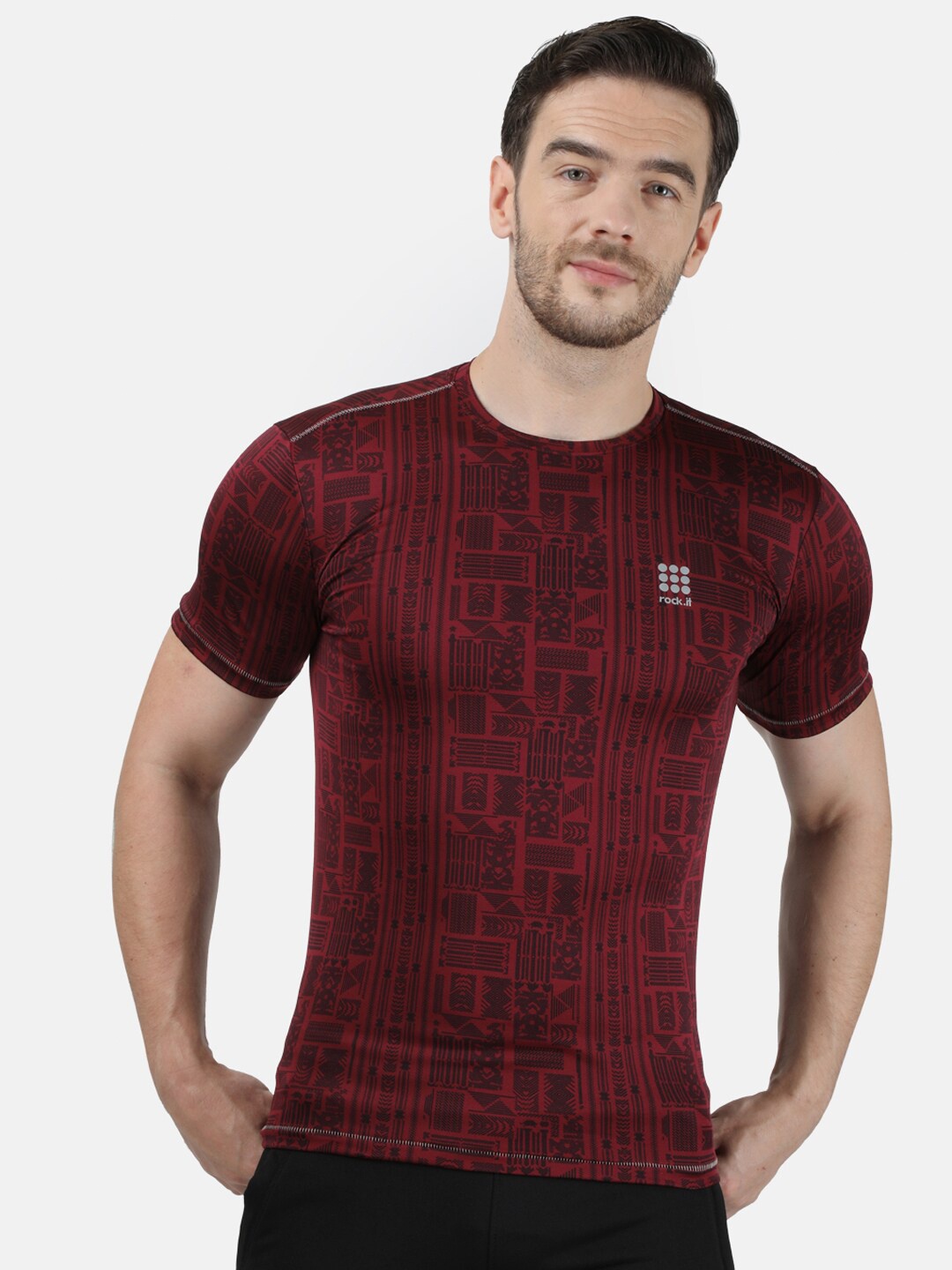 rock it Men Maroon Checked Applique Slim Fit T-shirt