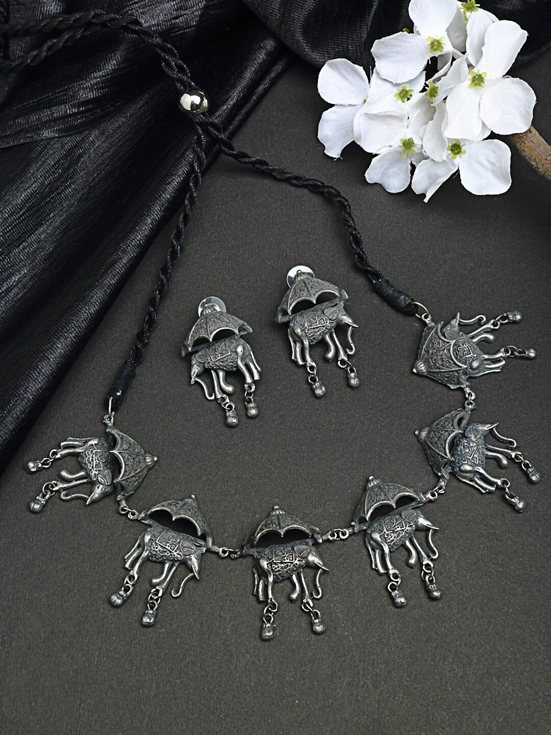 Moedbuille Oxidized Silver-Plated Antique Tribal Design Filigree Work Handcrafted Jewellery Set
Moedbuille Oxidized Silver-Plated Antique Tribal Design Filigree Work Handcrafted Jewellery Set
